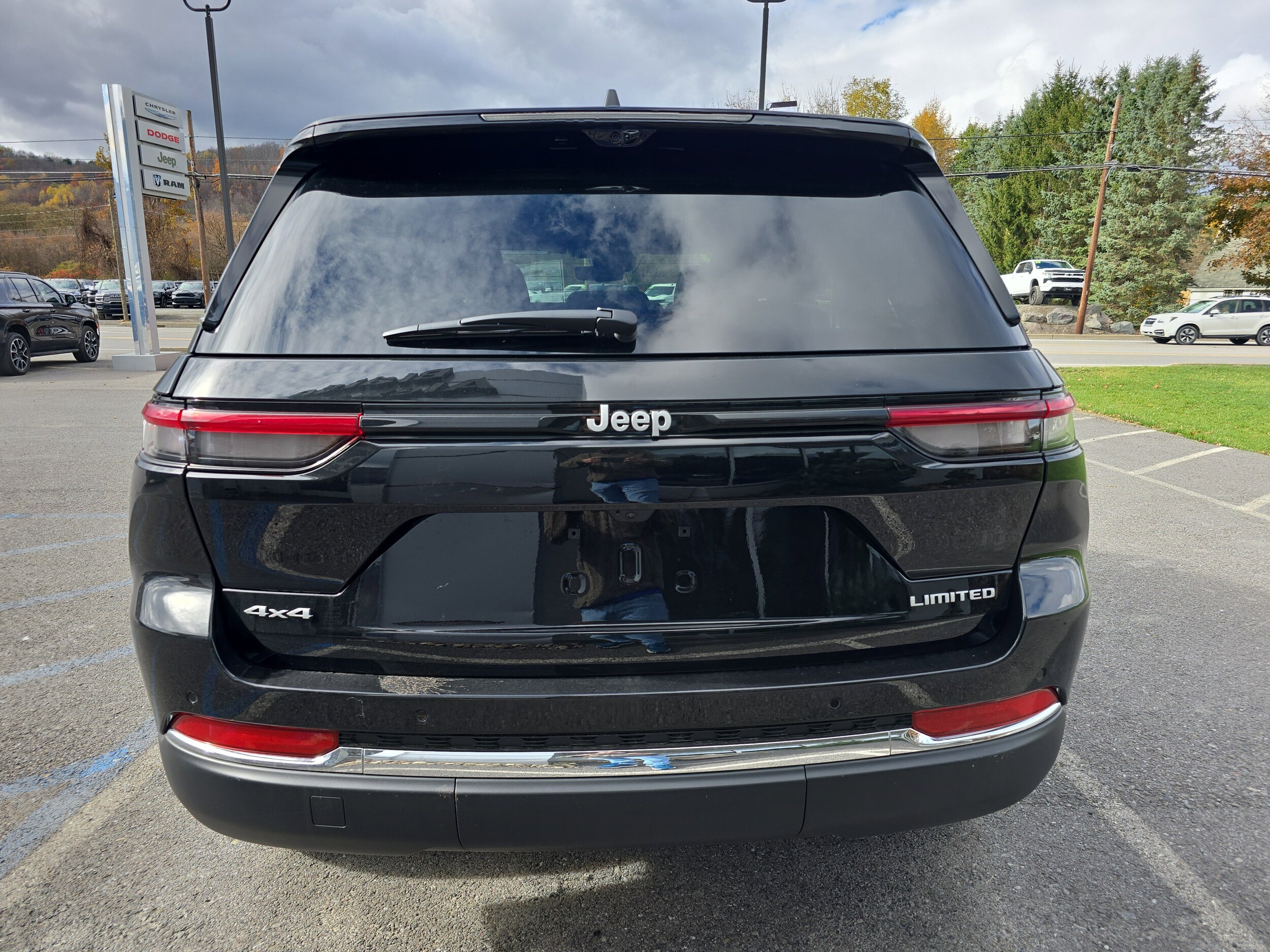 2025 Jeep Grand Cherokee Limited photo 3