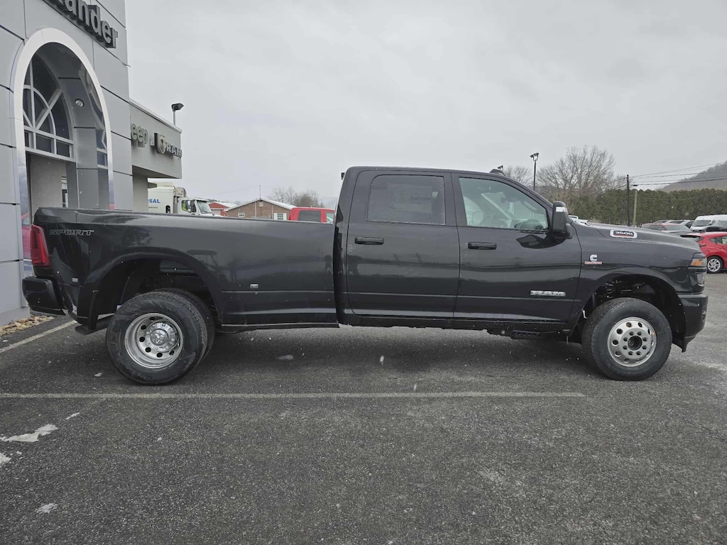 New 2026 Ram 3500 BIG HORN CREW CAB 4X4 8' BOX Pickup