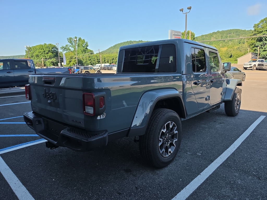 New 2026 Jeep Gladiator SAHARA 4X4 Pickup