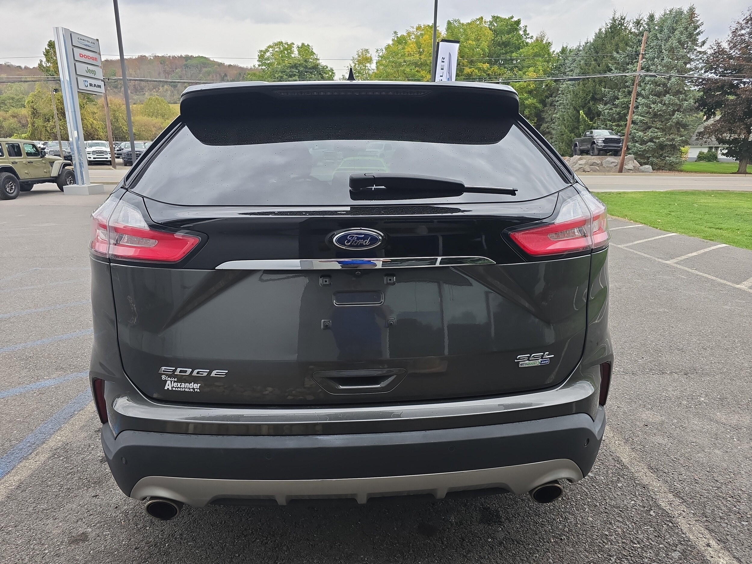 2019 Ford Edge SEL photo 3