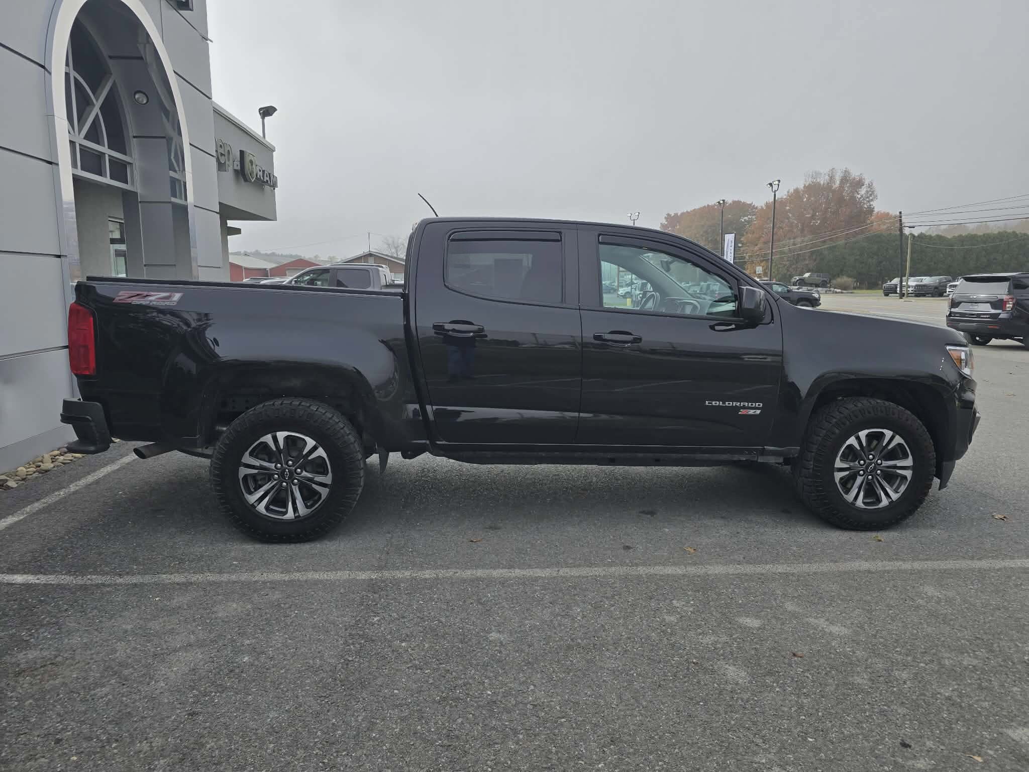 2022 Chevrolet Colorado Z71 photo 2