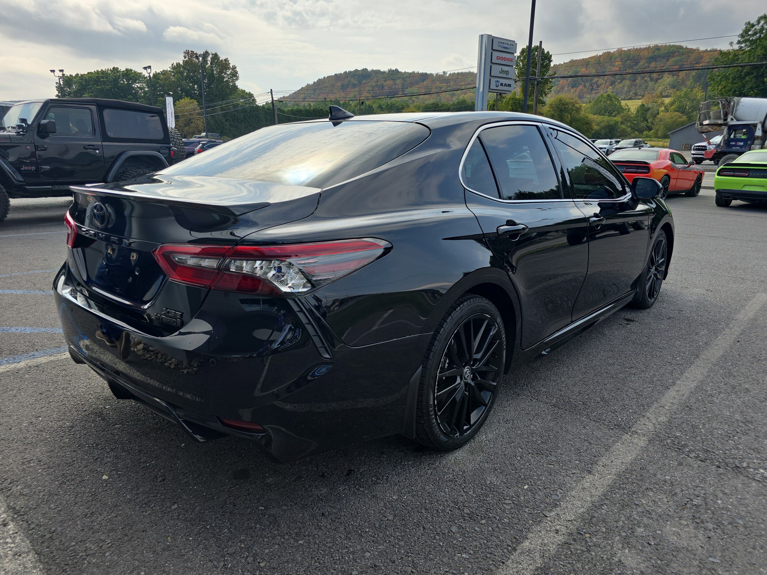 2023 Toyota Camry Hybrid XSE photo 3