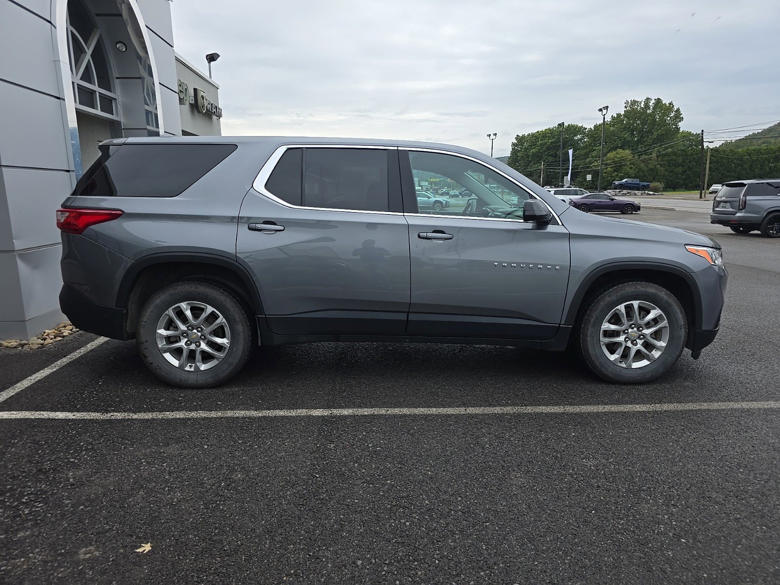 Used 2020 Chevrolet Traverse LS with VIN 1GNEVFKW5LJ311070 for sale in Mansfield, PA