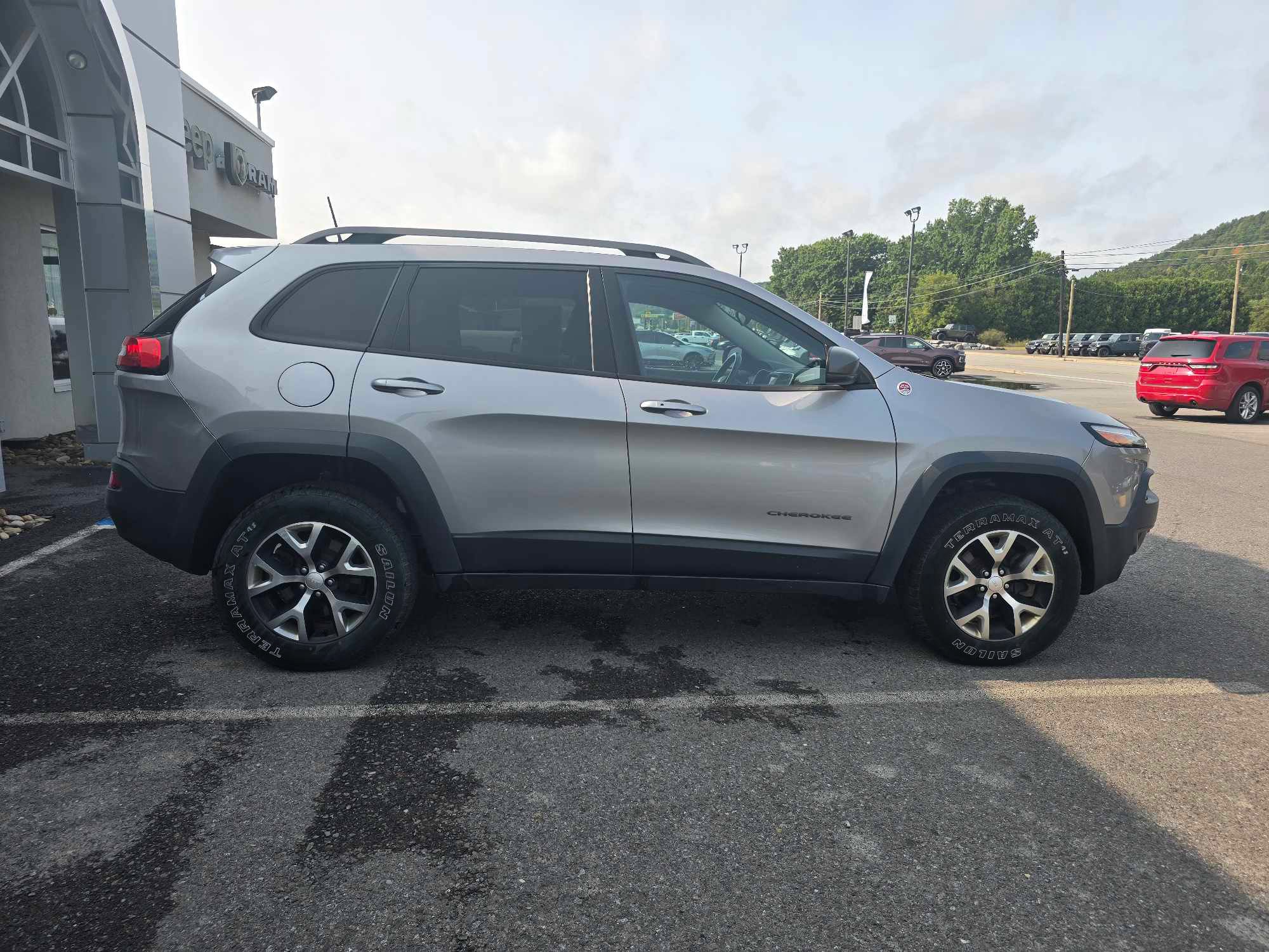Used 2017 Jeep Cherokee Trailhawk with VIN 1C4PJMBS4HD217413 for sale in Mansfield, PA