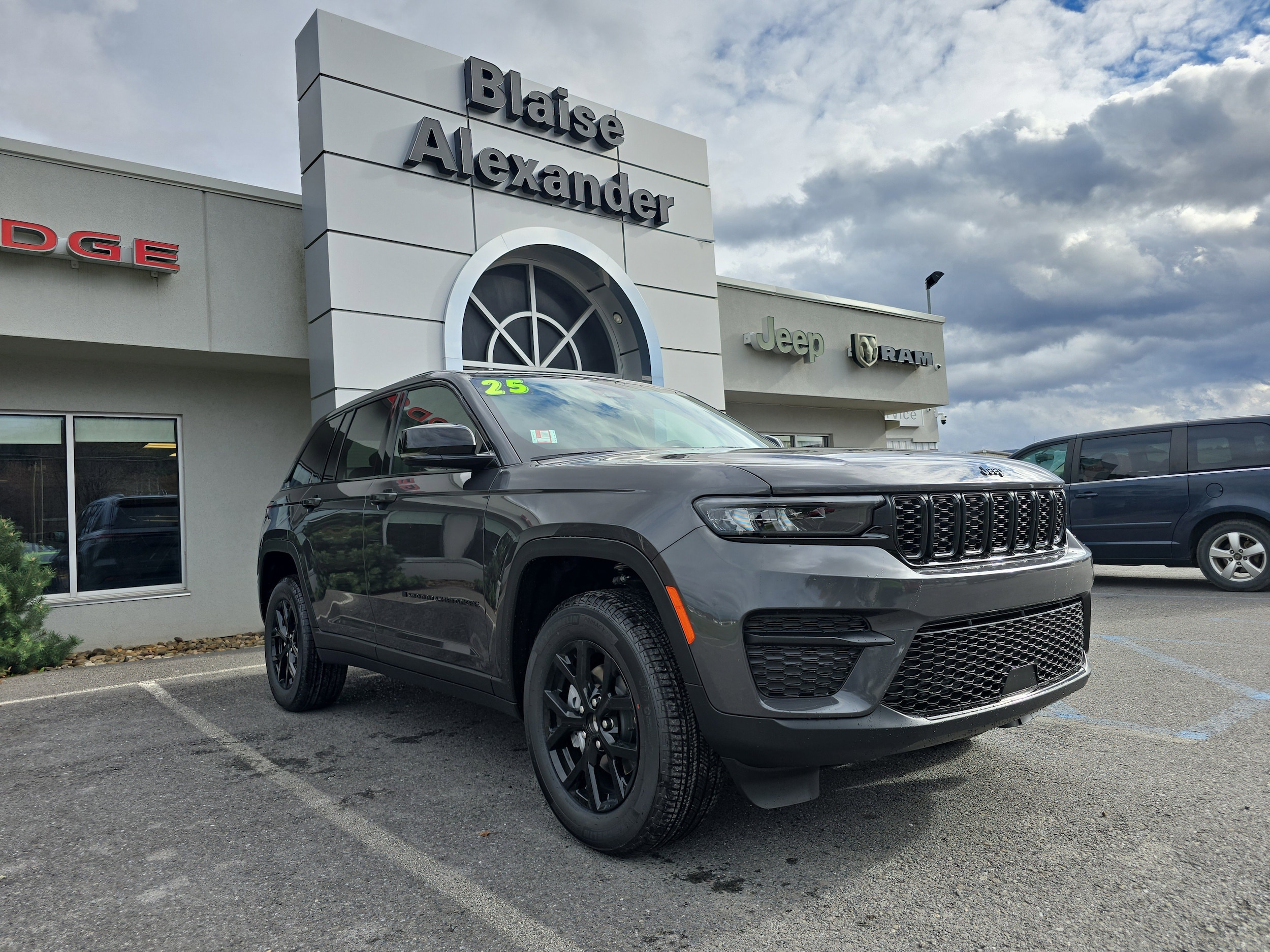 2025 Jeep Grand Cherokee Altitude's photo