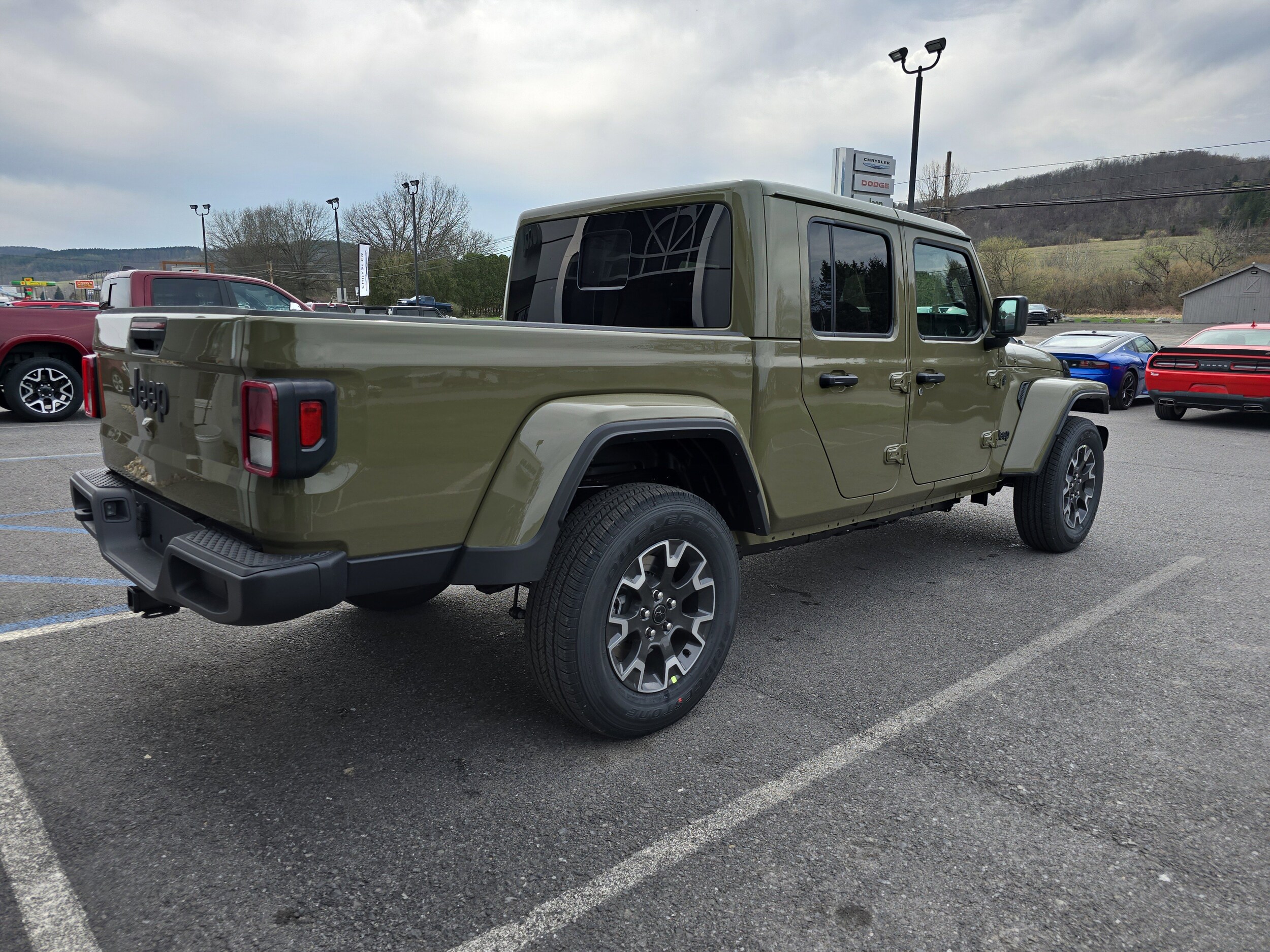 2025 Jeep Gladiator Sport S photo 3