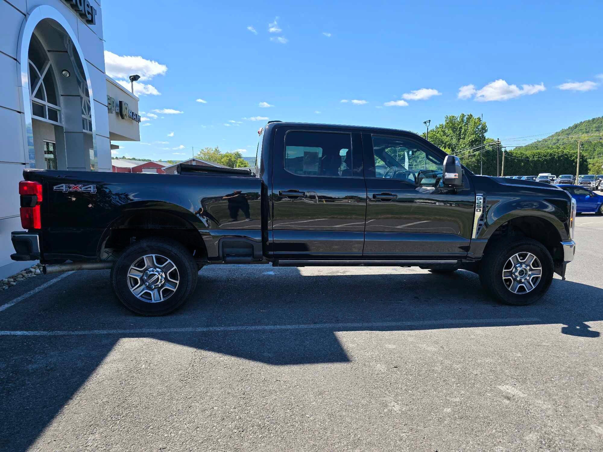 2024 Ford F-250 Lariat photo 2