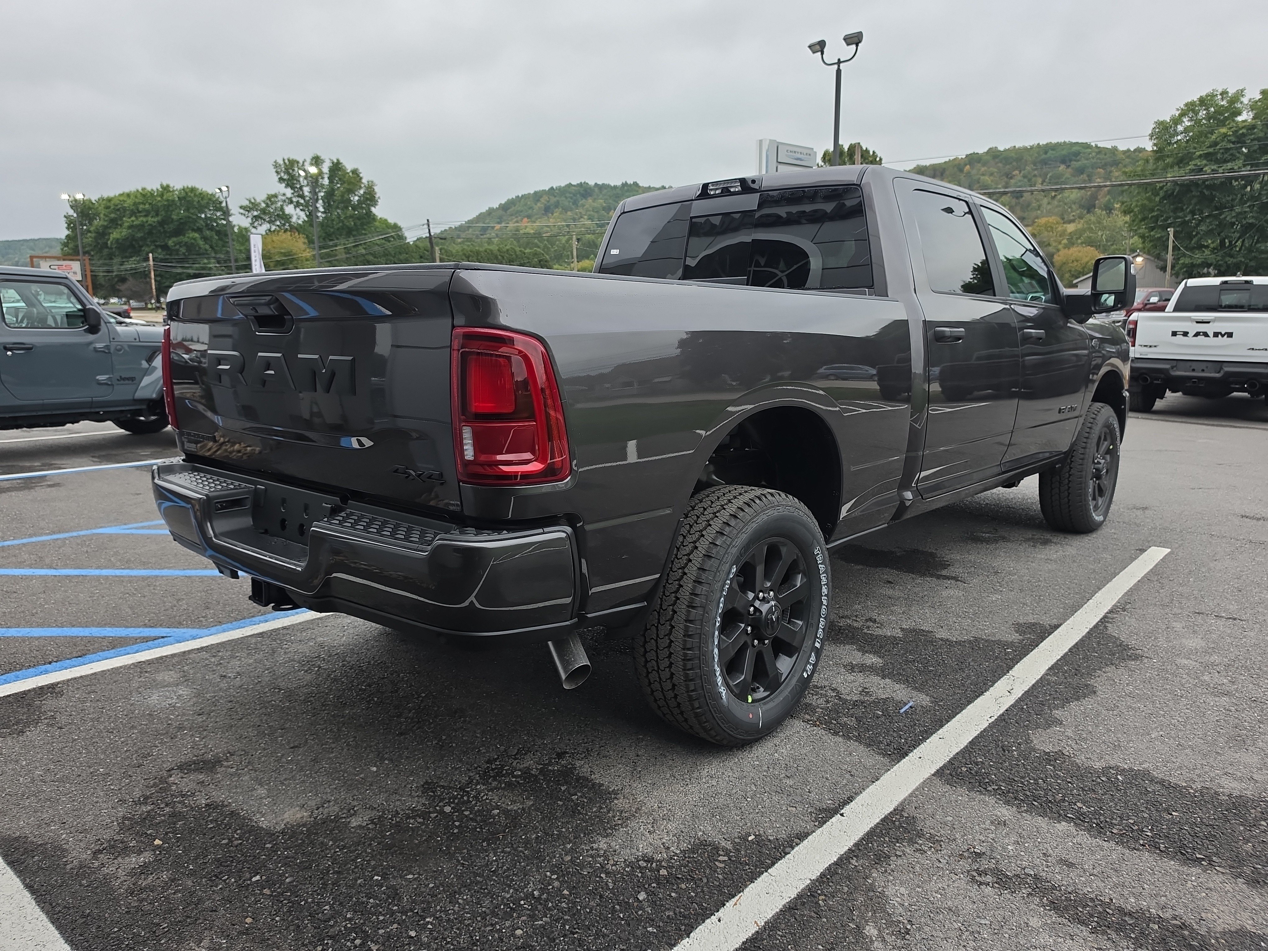 New 2027 Ram 2500 BIG HORN CREW CAB 4X4 6'4 BOX Pickup