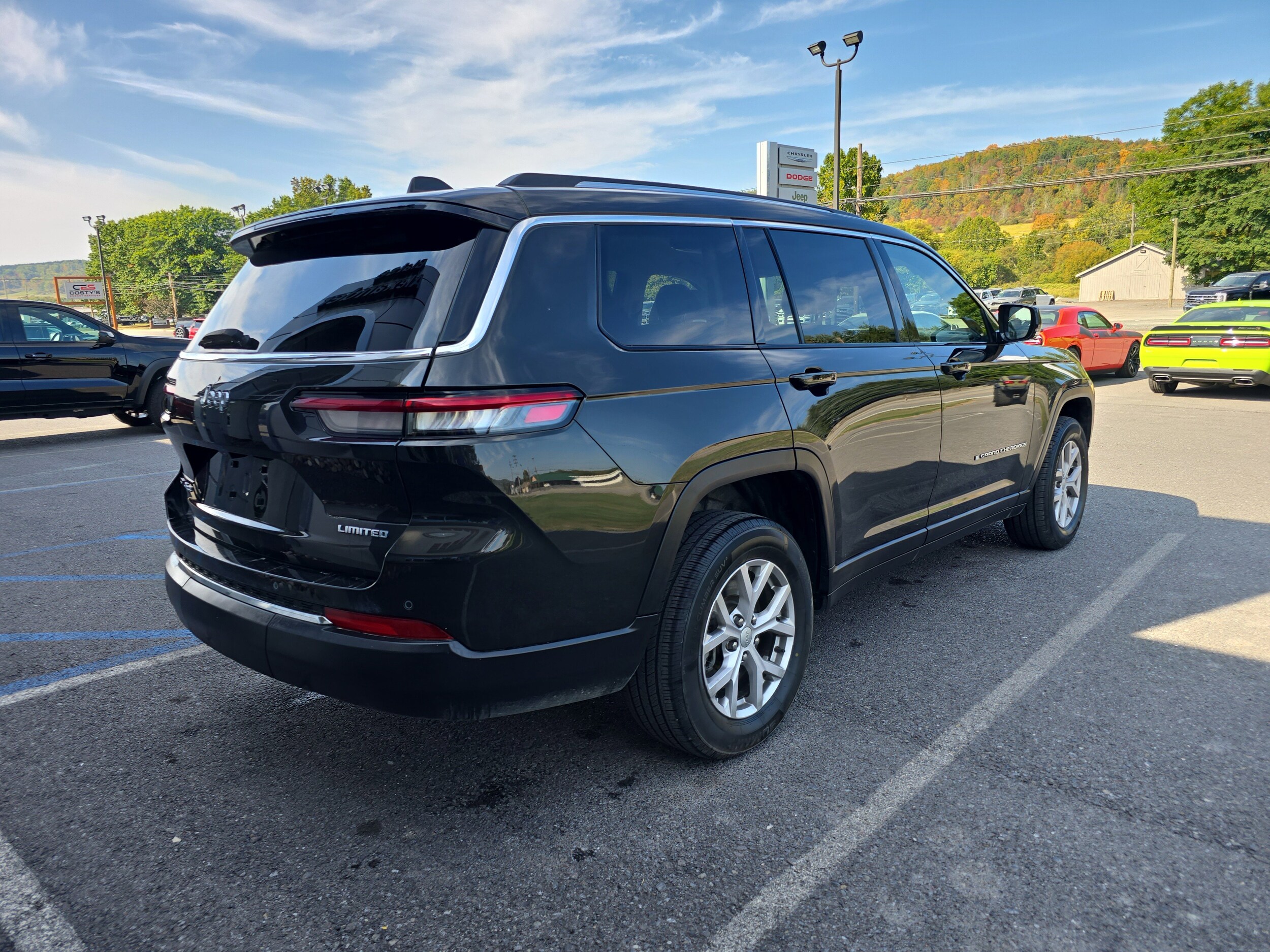 2022 Jeep Grand Cherokee Limited photo 2