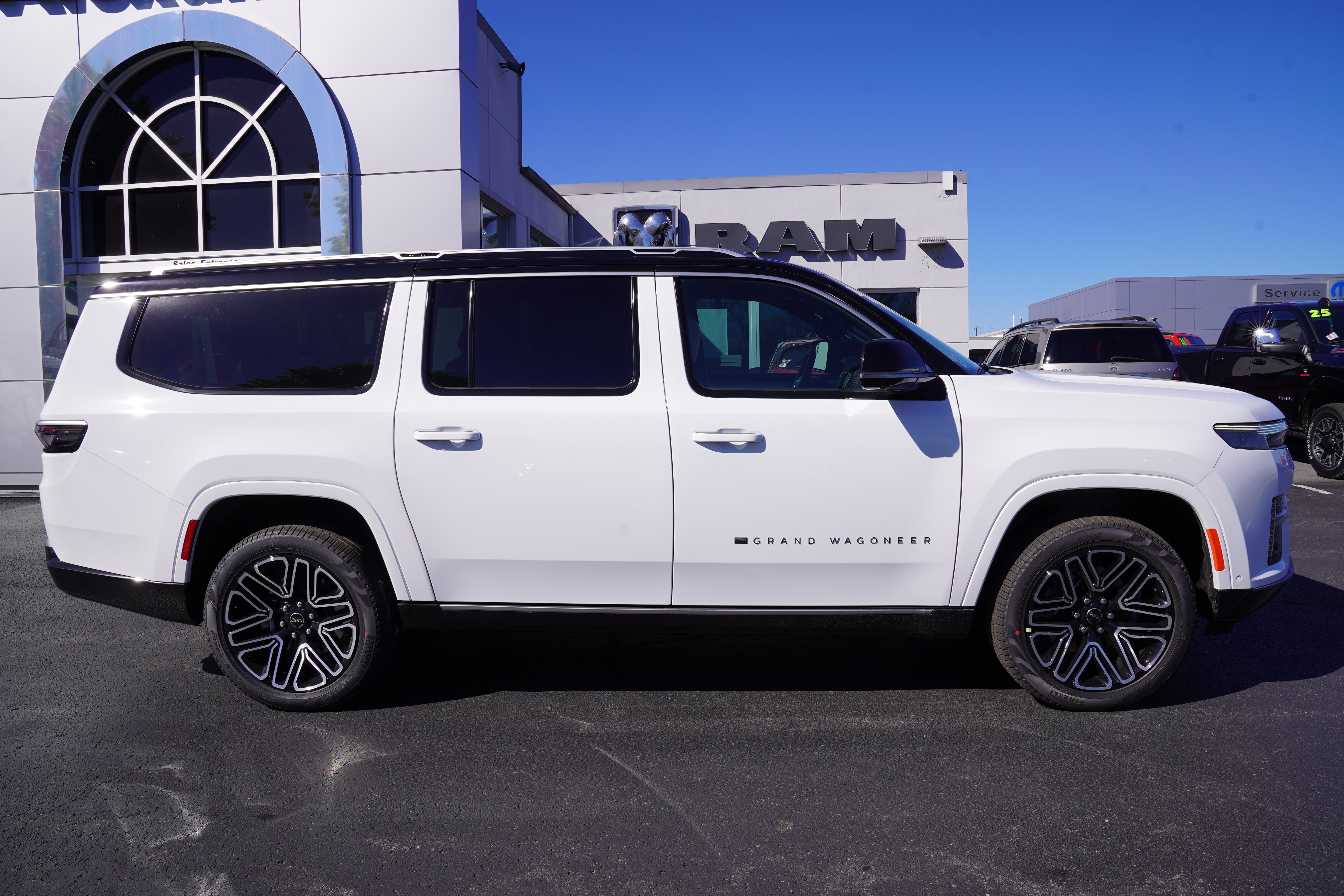 New 2027 Jeep Grand Wagoneer LONG WHEELBASE OVERLAND 4X4 Sport Utility
