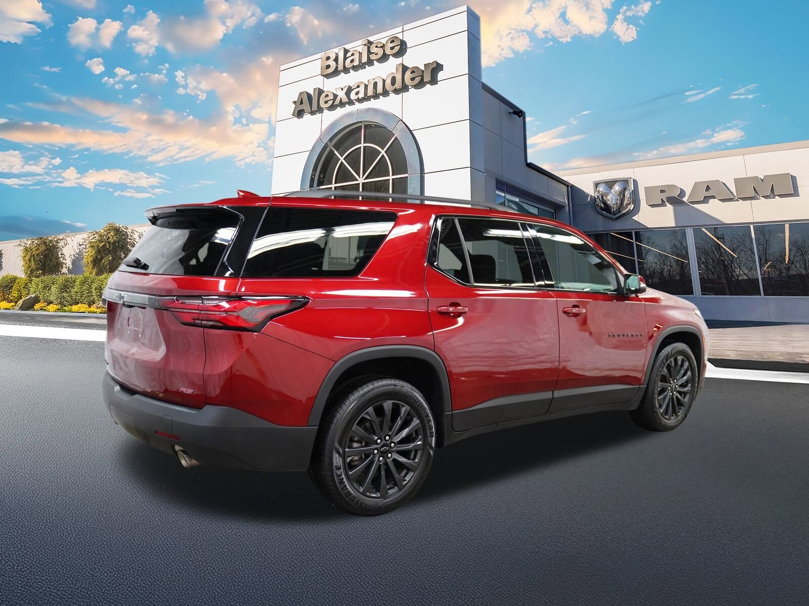 2023 Chevrolet Traverse RS 2LT photo 3