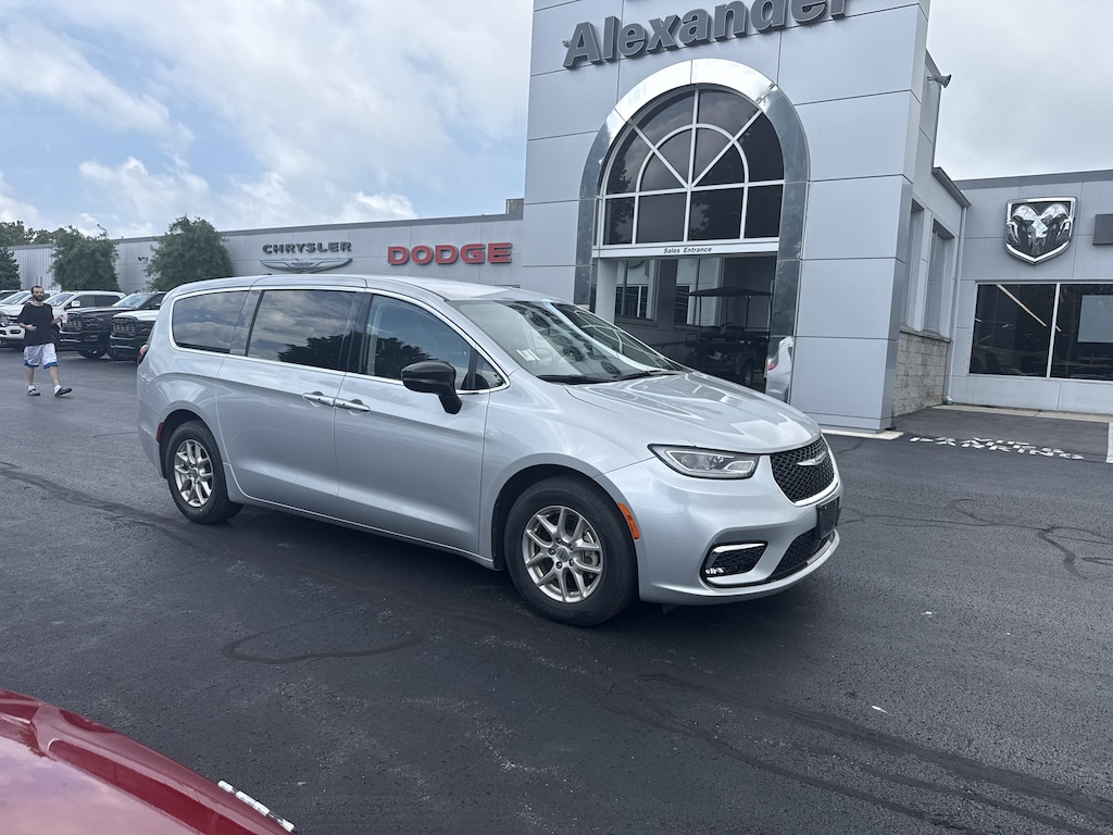 Used 2024 Chrysler Pacifica Touring L Van Passenger Van