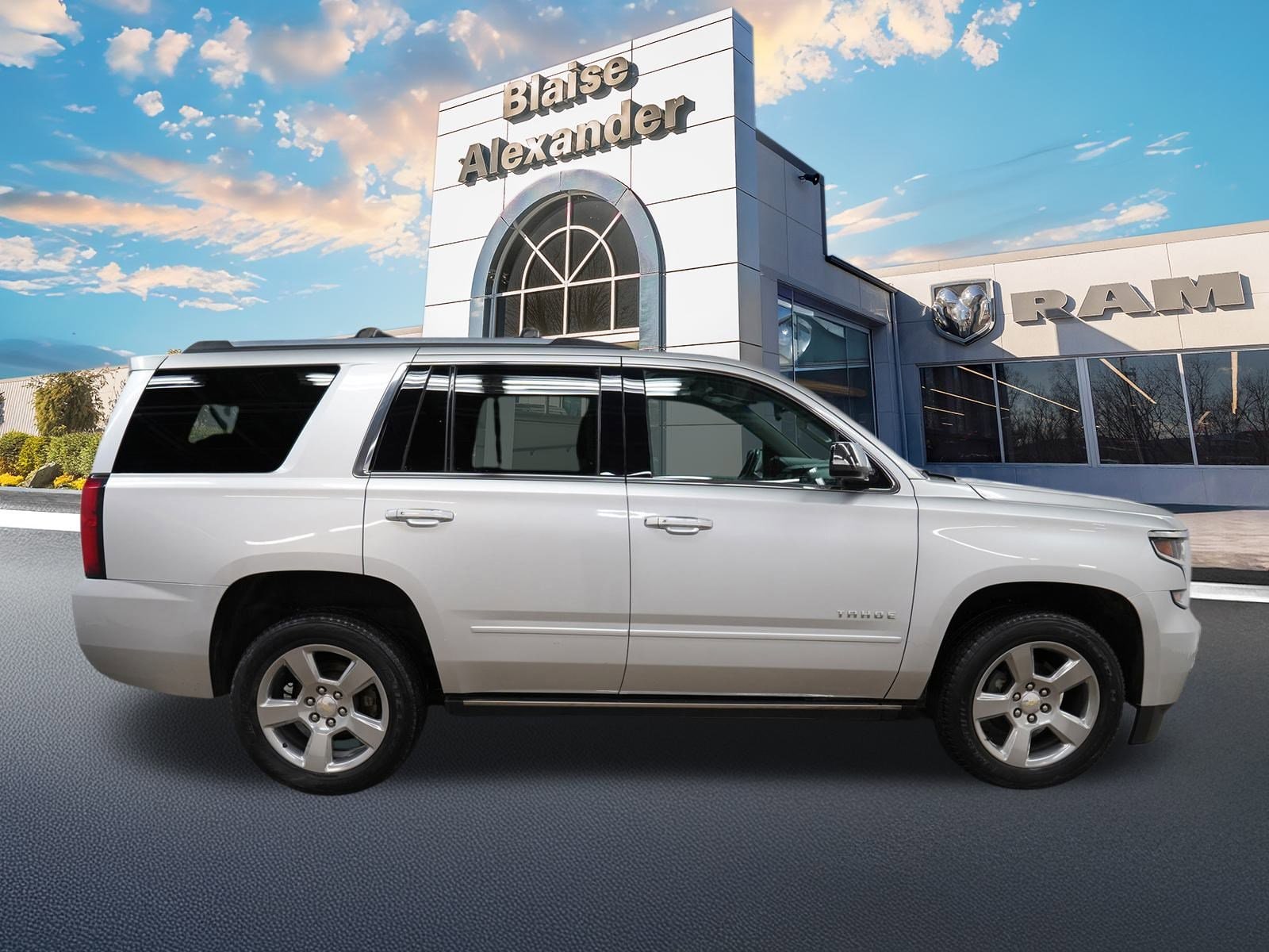 Used 2019 Chevrolet Tahoe Premier with VIN 1GNSKCKC6KR279388 for sale in Lewisburg, PA