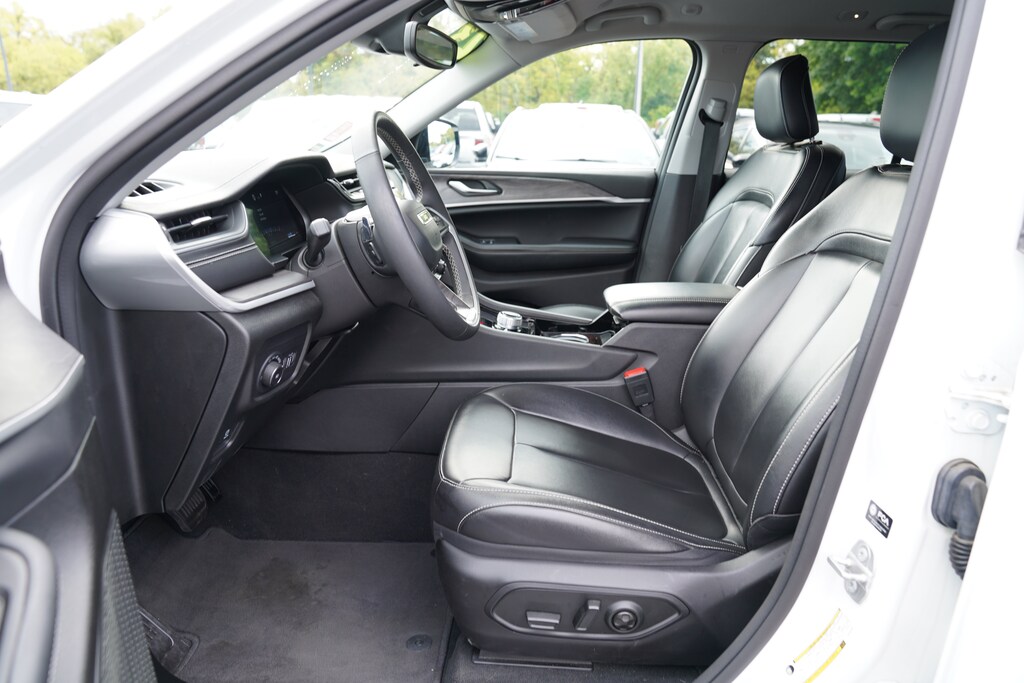 Used 2023 Jeep Grand Cherokee Limited SUV