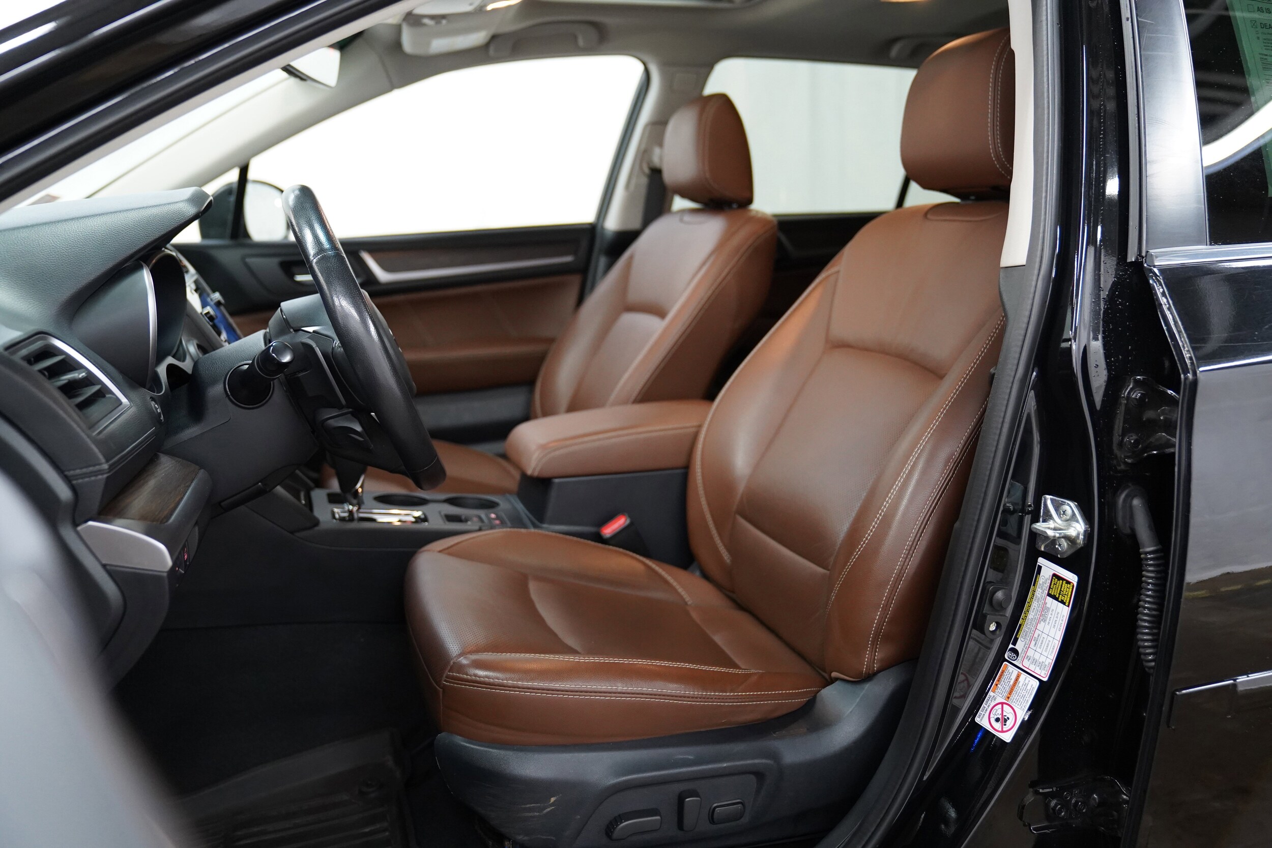 2019 Subaru Outback 3.6R Touring photo 3