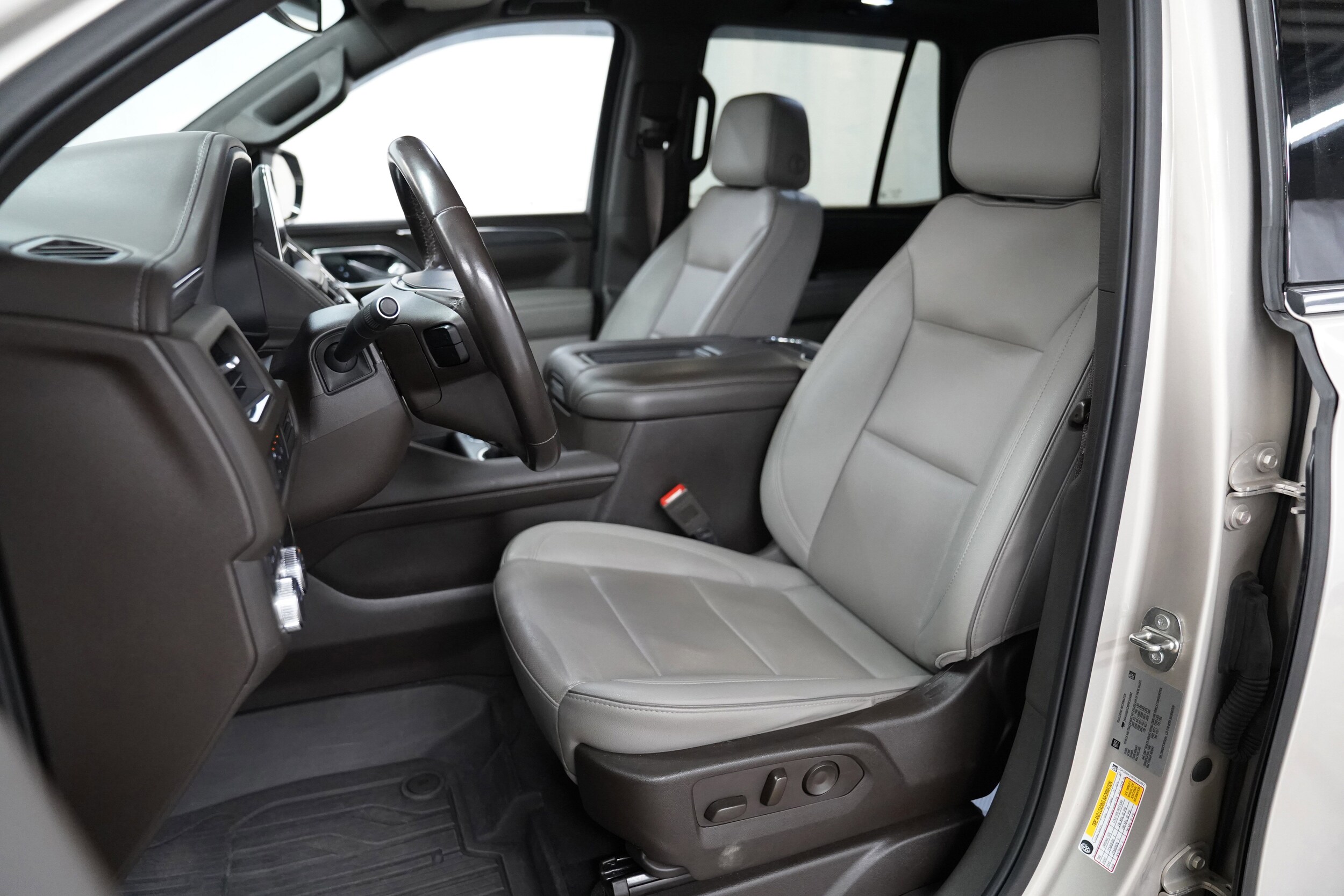 2023 Gmc Yukon SLT photo 2