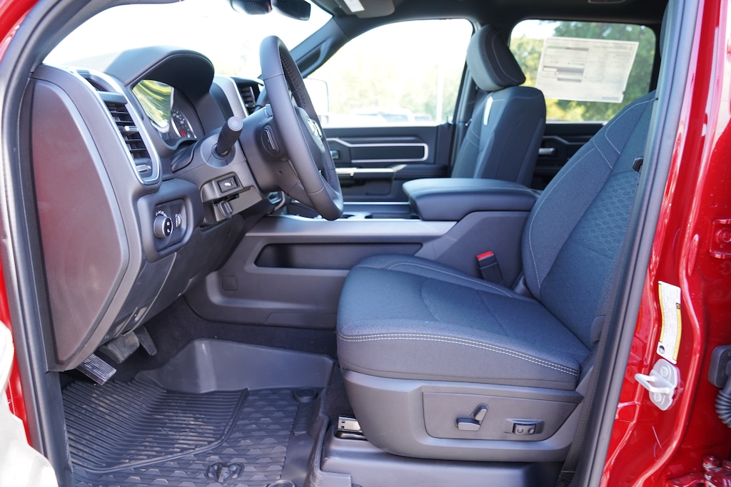 New 2027 Ram 3500 BIG HORN CREW CAB 4X4 Pickup