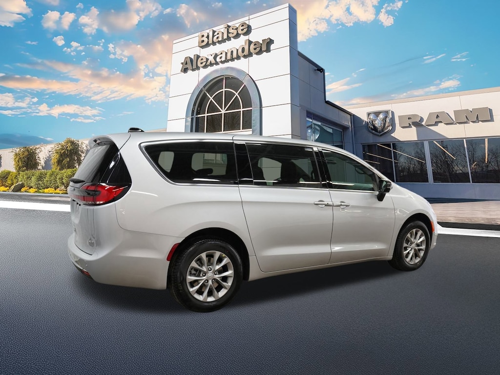 New 2026 Chrysler Pacifica SELECT AWD Passenger Van