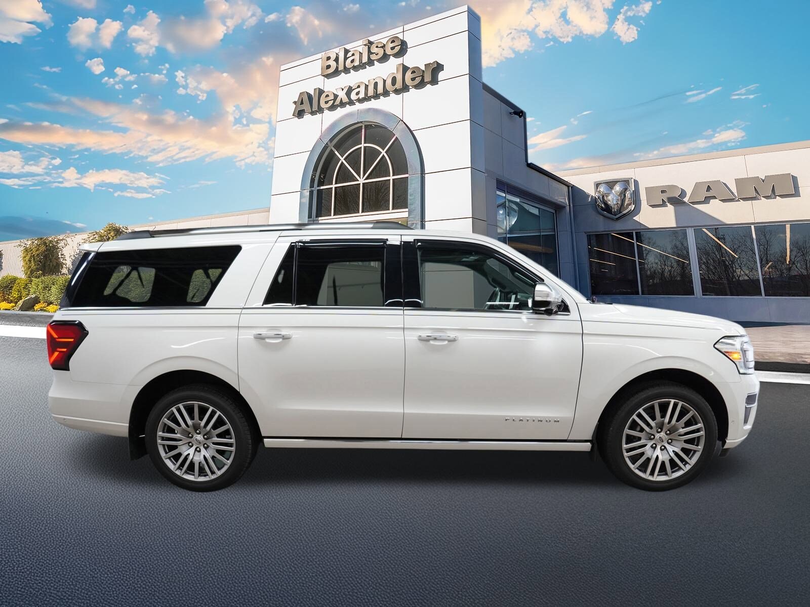 2024 Ford Expedition MAX Platinum photo 2