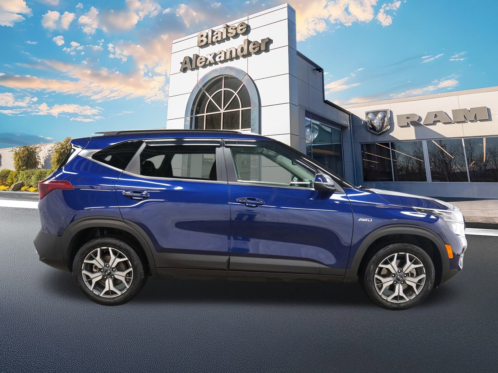 Used 2021 Kia Seltos EX with VIN KNDERCAAXM7167810 for sale in Lewisburg, PA