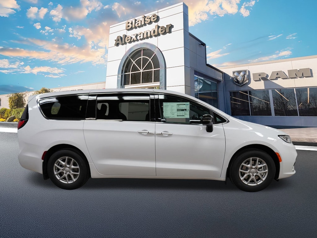New 2026 Chrysler Pacifica SELECT Passenger Van