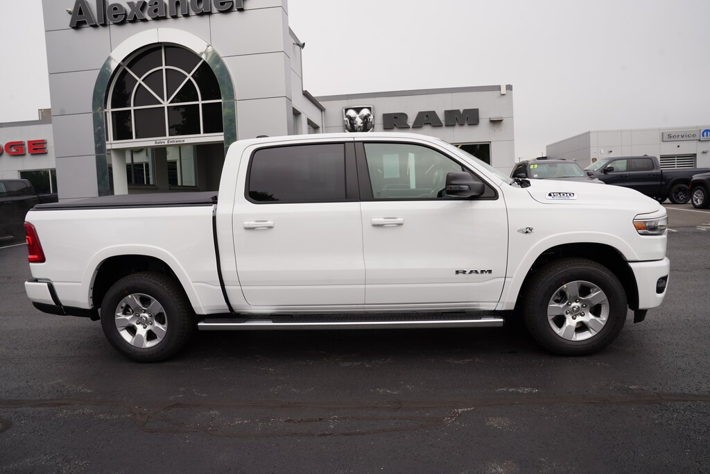 New 2026 Ram 1500 BIG HORN CREW CAB 4X4 5'7 BOX Pickup