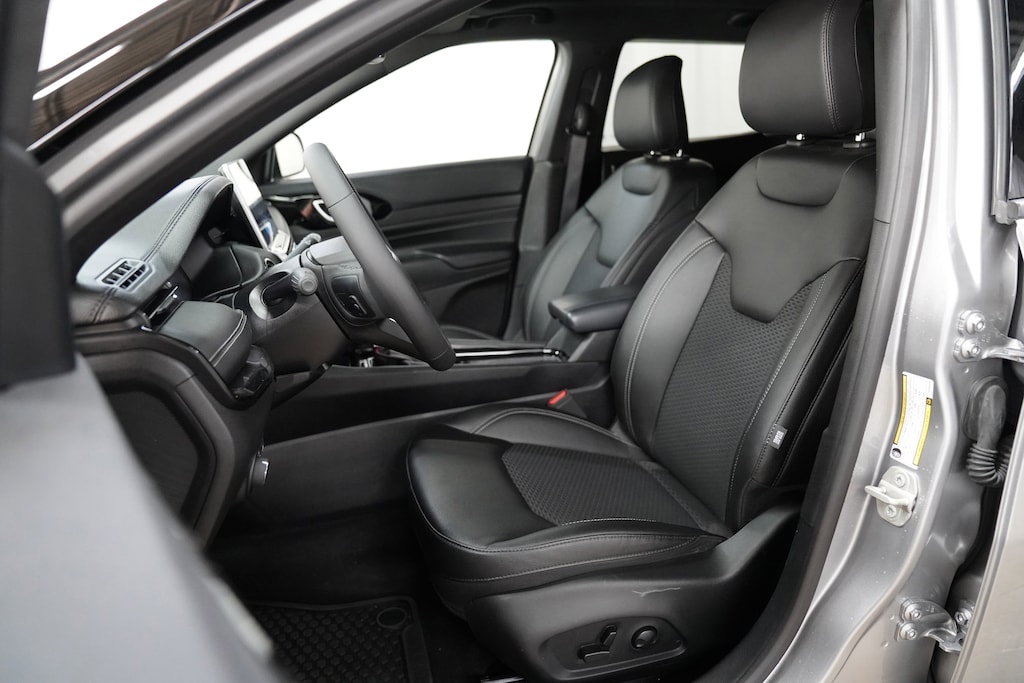 Used 2024 Jeep Compass Latitude SUV