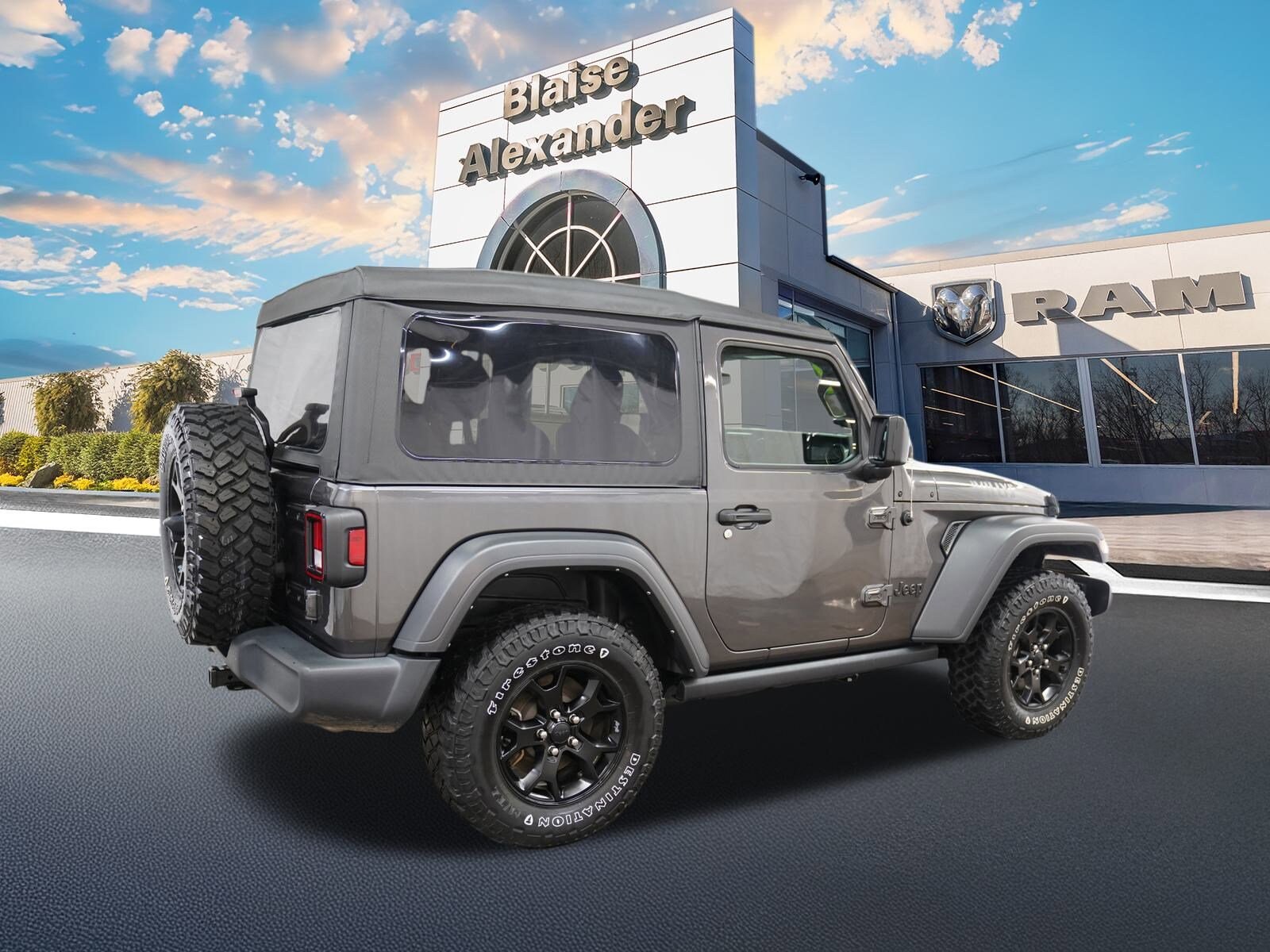 2022 Jeep Wrangler Willys photo 3