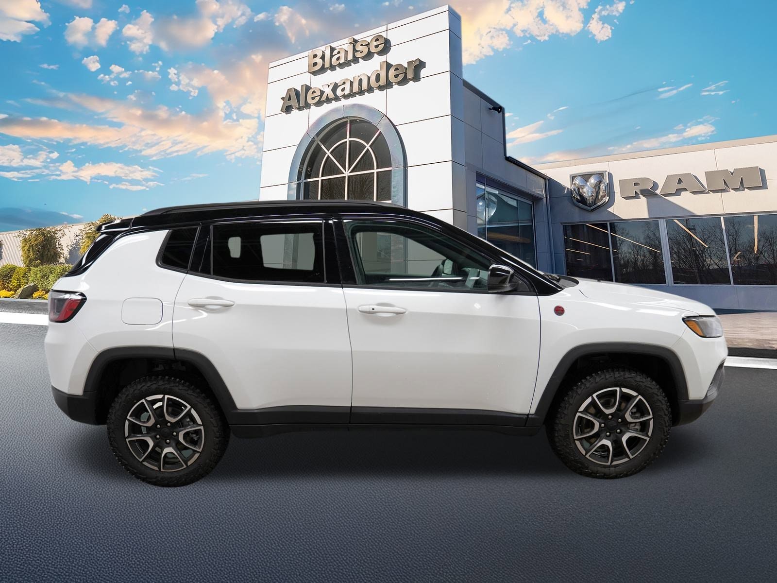 Used 2024 Jeep Compass Trailhawk with VIN 3C4NJDDN5RT119419 for sale in Lewisburg, PA