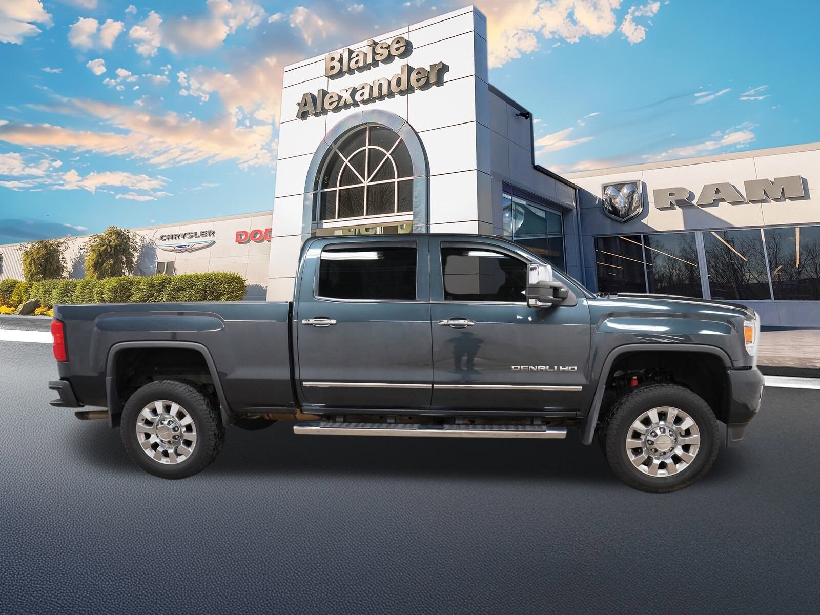 2017 Gmc Sierra 2500 HD Denali photo 2