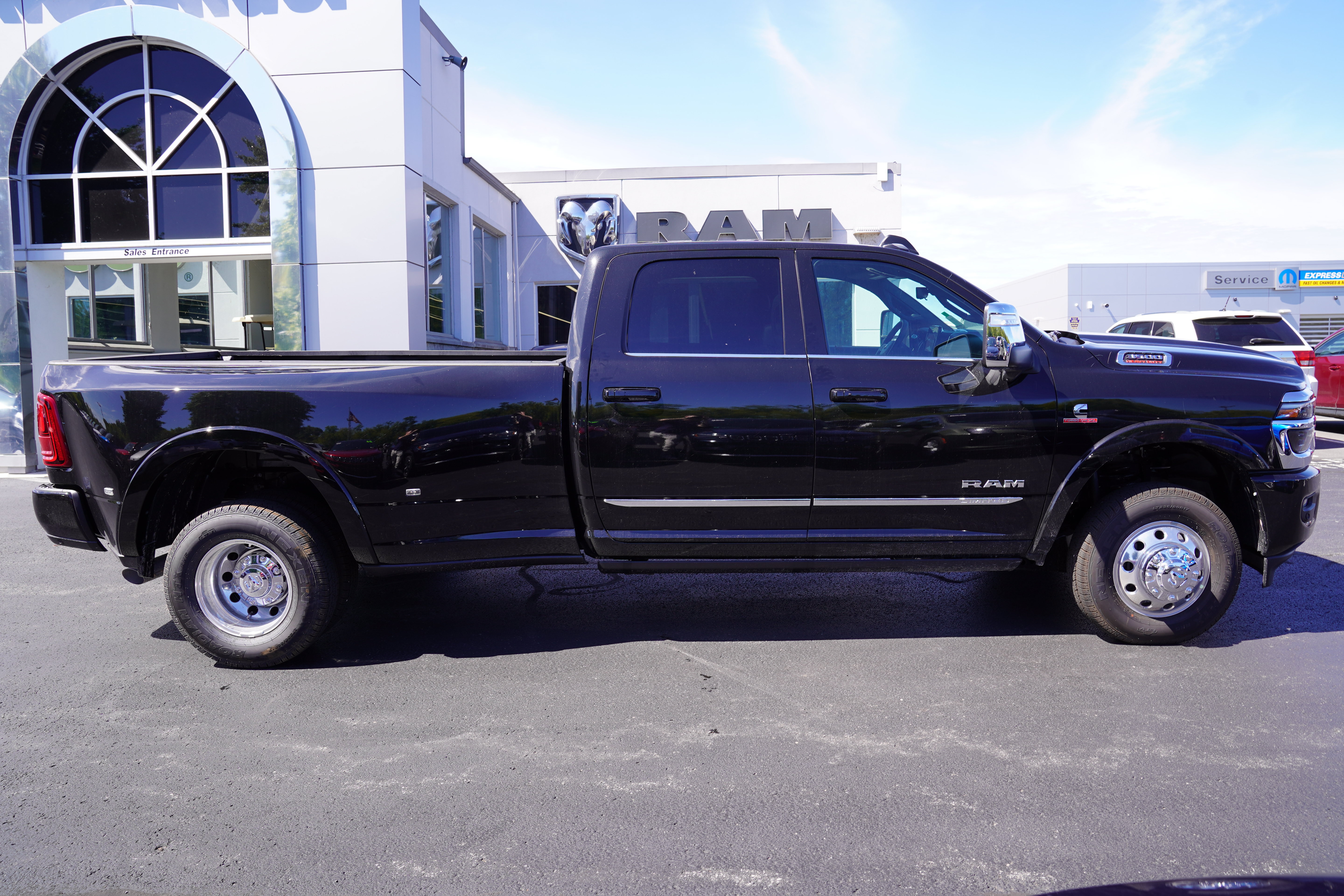 New 2027 Ram 3500 LIMITED CREW CAB 4X4 Pickup