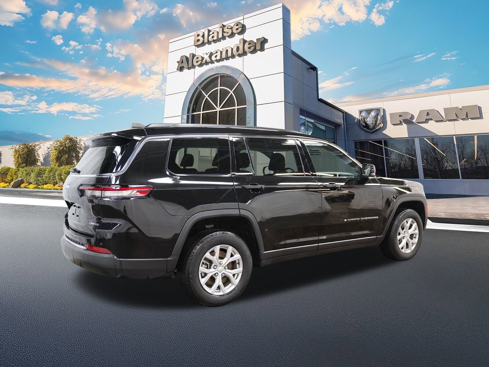 2023 Jeep Grand Cherokee Limited photo 3