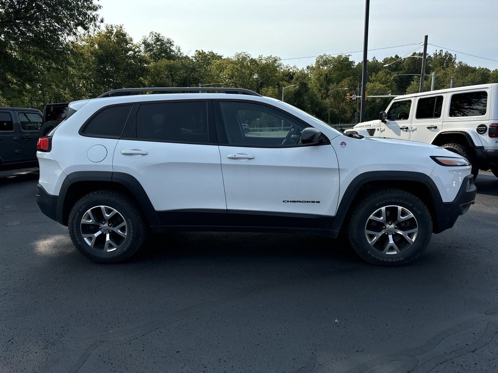 Used 2015 Jeep Cherokee Trailhawk with VIN 1C4PJMBSXFW623696 for sale in Lewisburg, PA