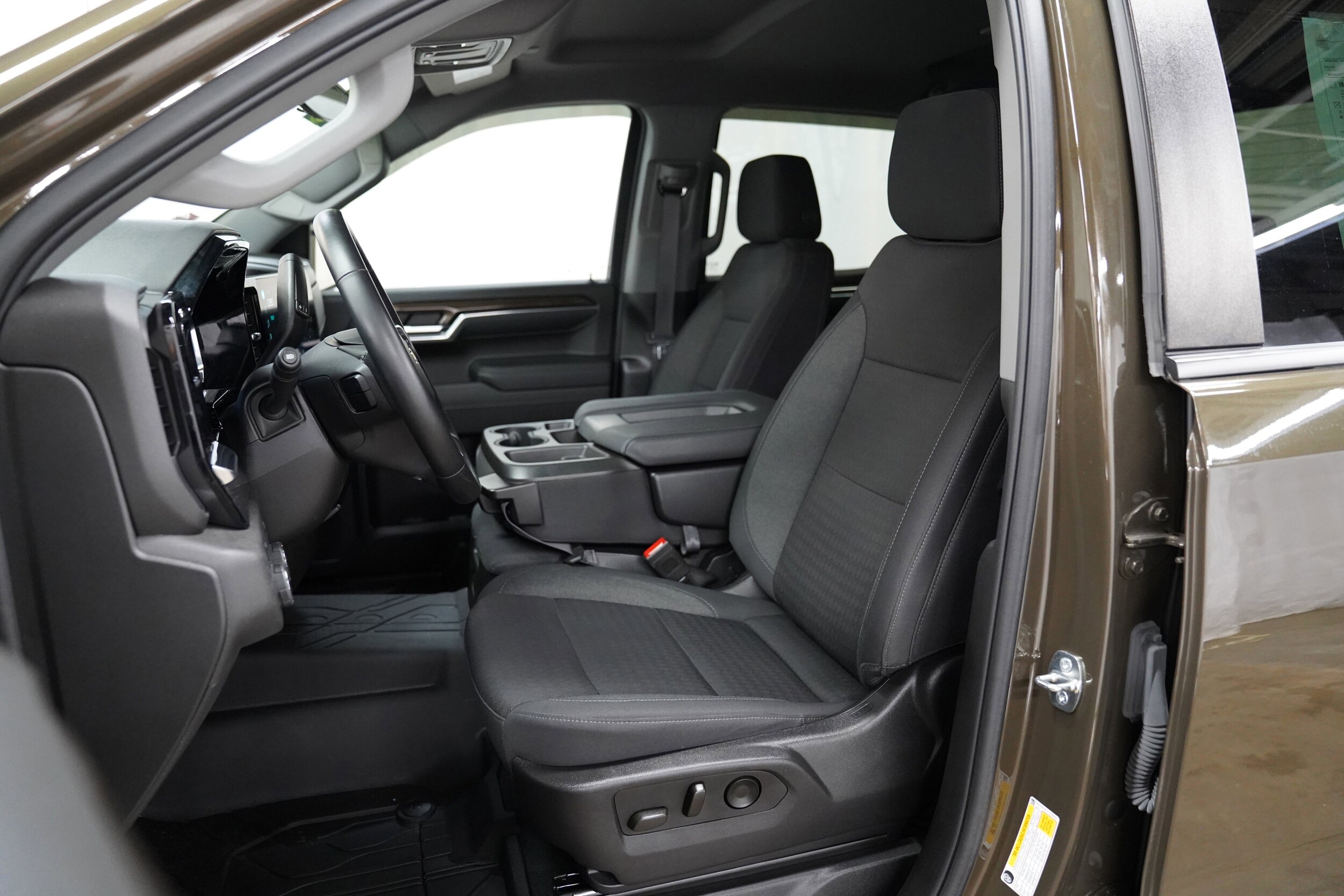 2023 Chevrolet Silverado 1500 LT photo 4