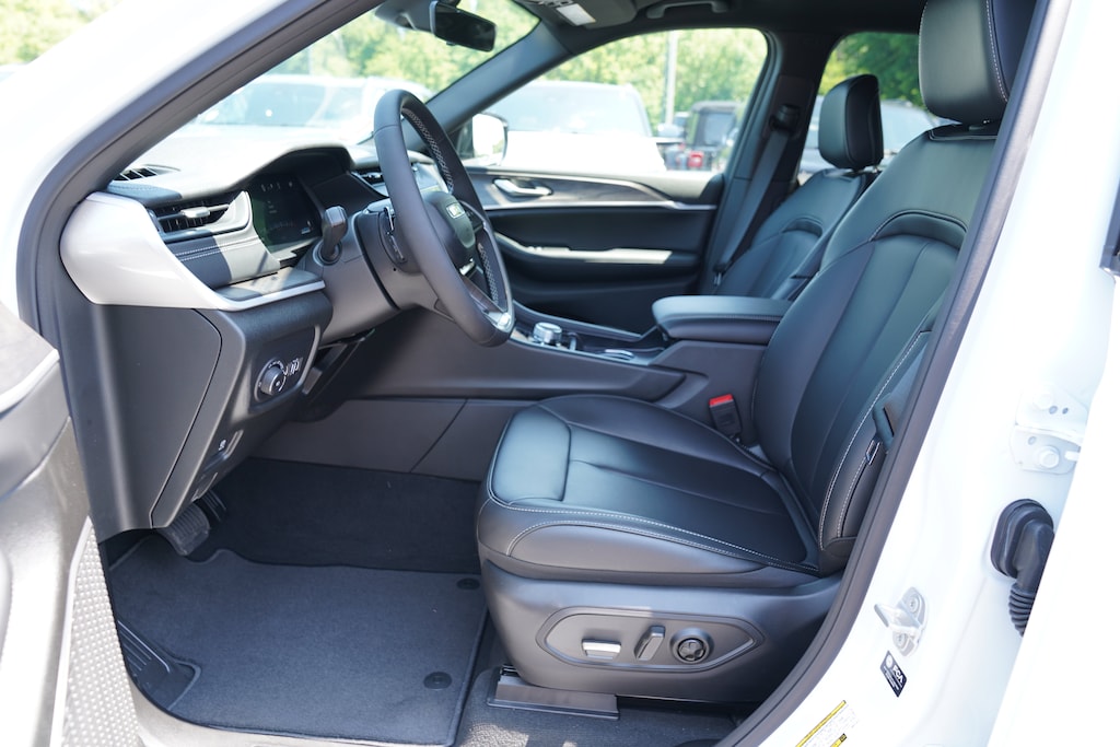 New 2026 Jeep Grand Cherokee L LIMITED 4X4 Sport Utility