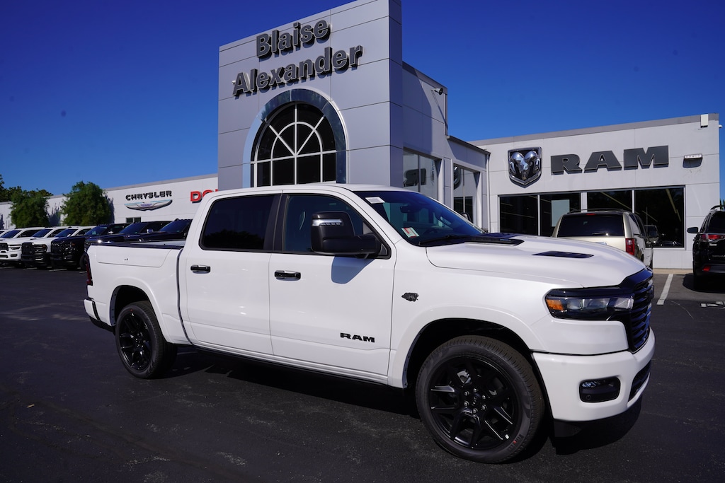 New 2027 Ram 1500 LARAMIE CREW CAB 4X4 5'7 BOX Pickup