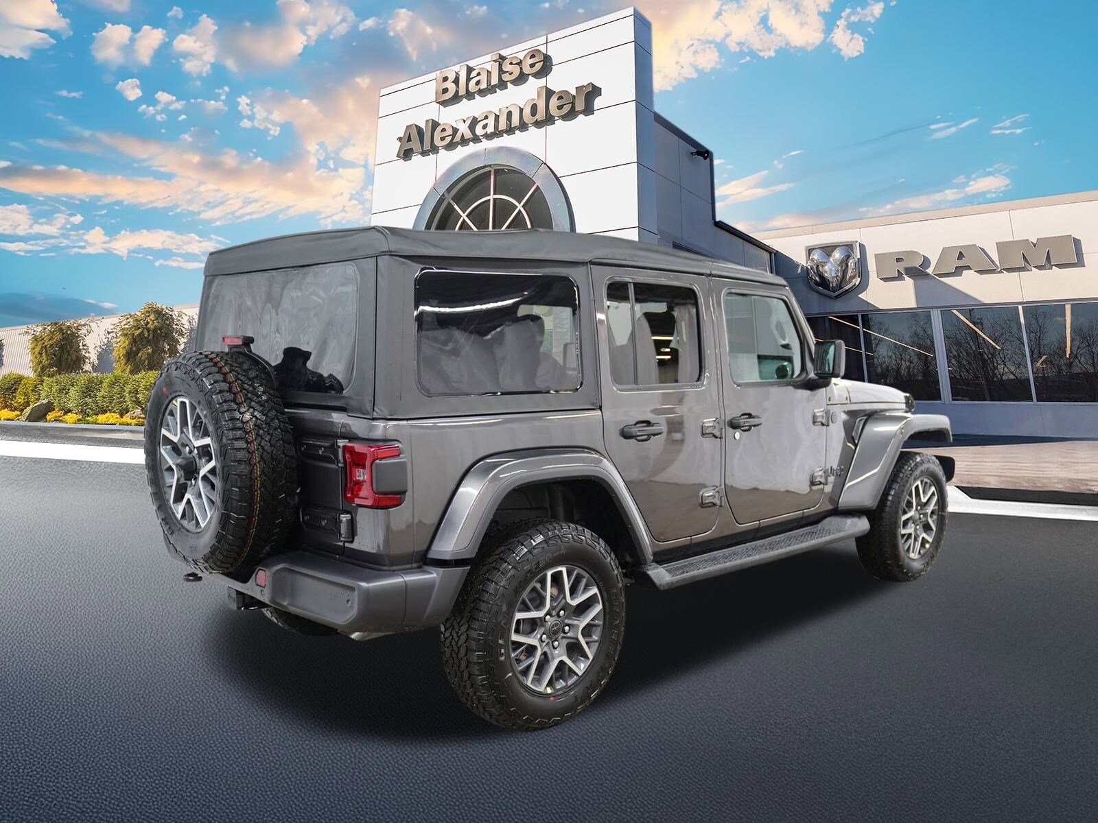 2025 Jeep Wrangler Sahara photo 3