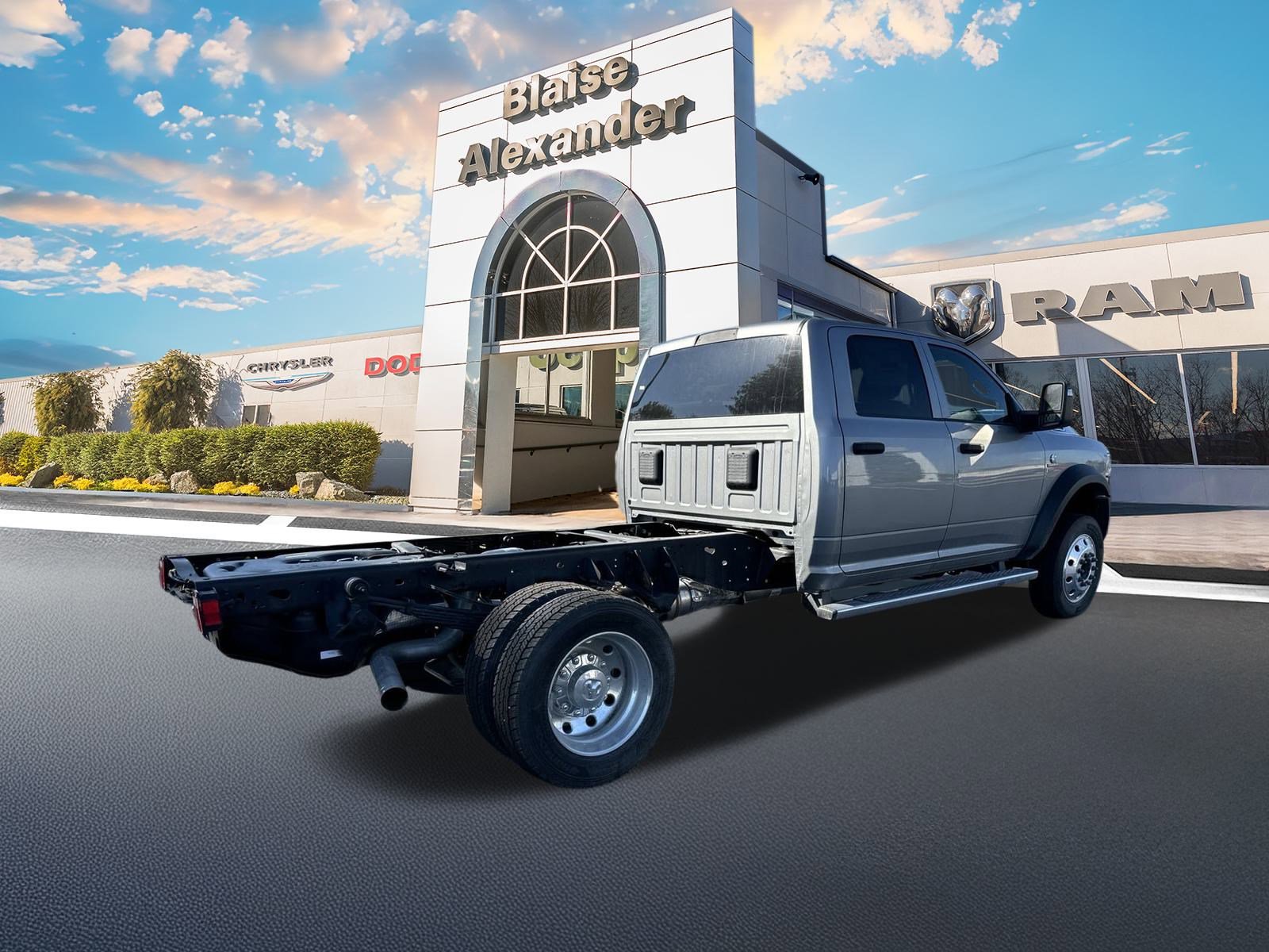 2024 Ram 5500 Tradesman photo 3