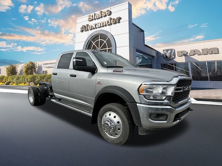 2024 Ram 5500 Chassis Cab 5500 TRADESMAN CHASSIS CREW CAB 4X4 60' CA Pickup
