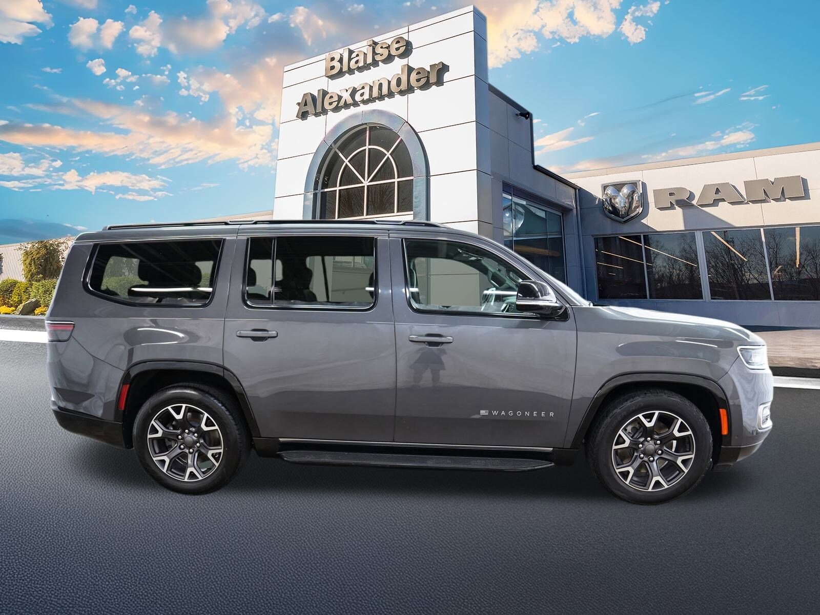 2023 Jeep Wagoneer Series III photo 2