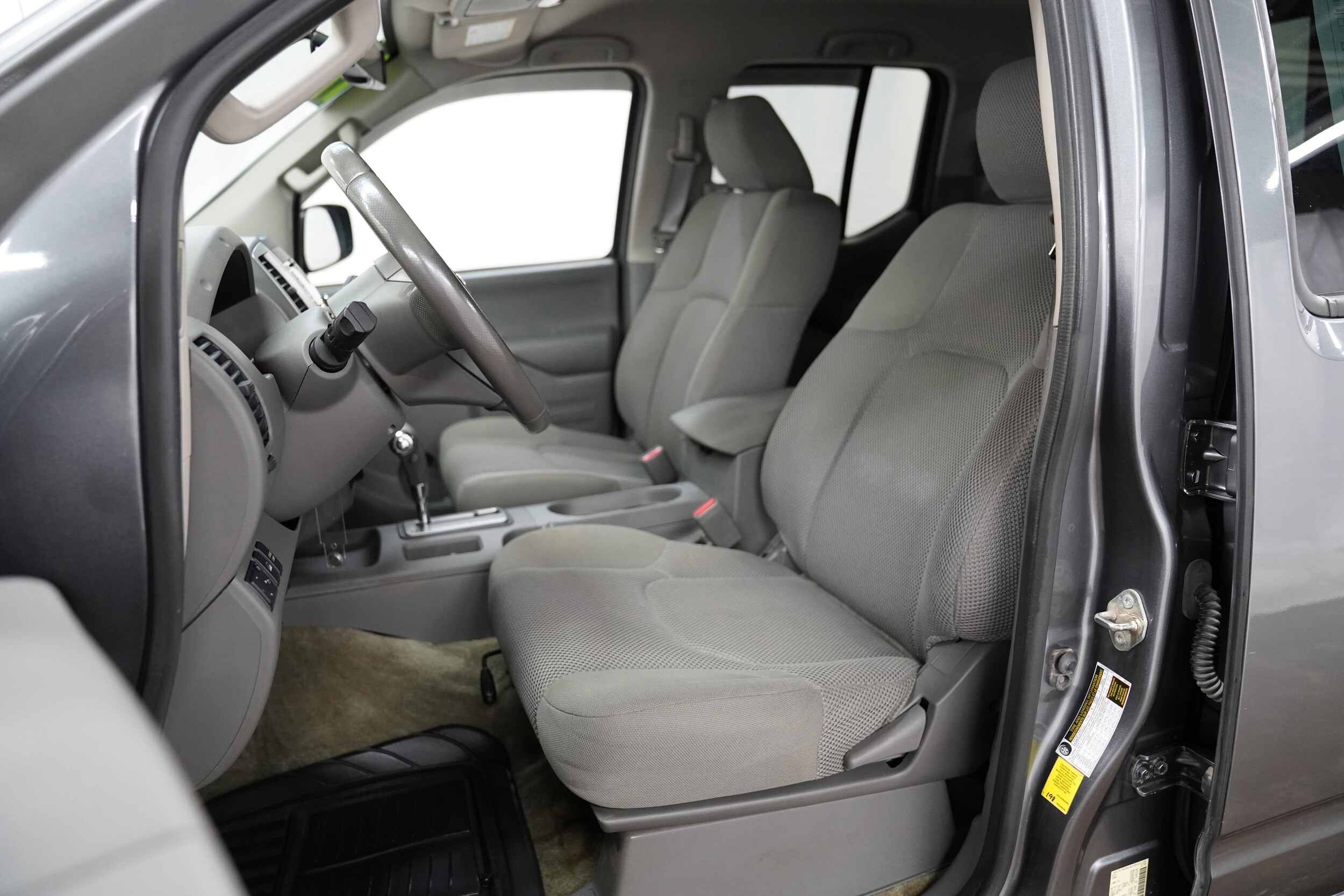 2017 Nissan Frontier Crew Cab SV photo 3