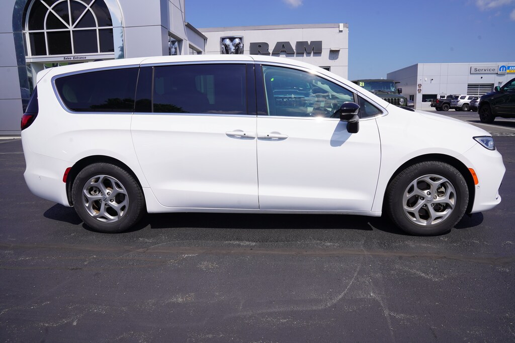 Used 2024 Chrysler Pacifica Limited Van Passenger Van