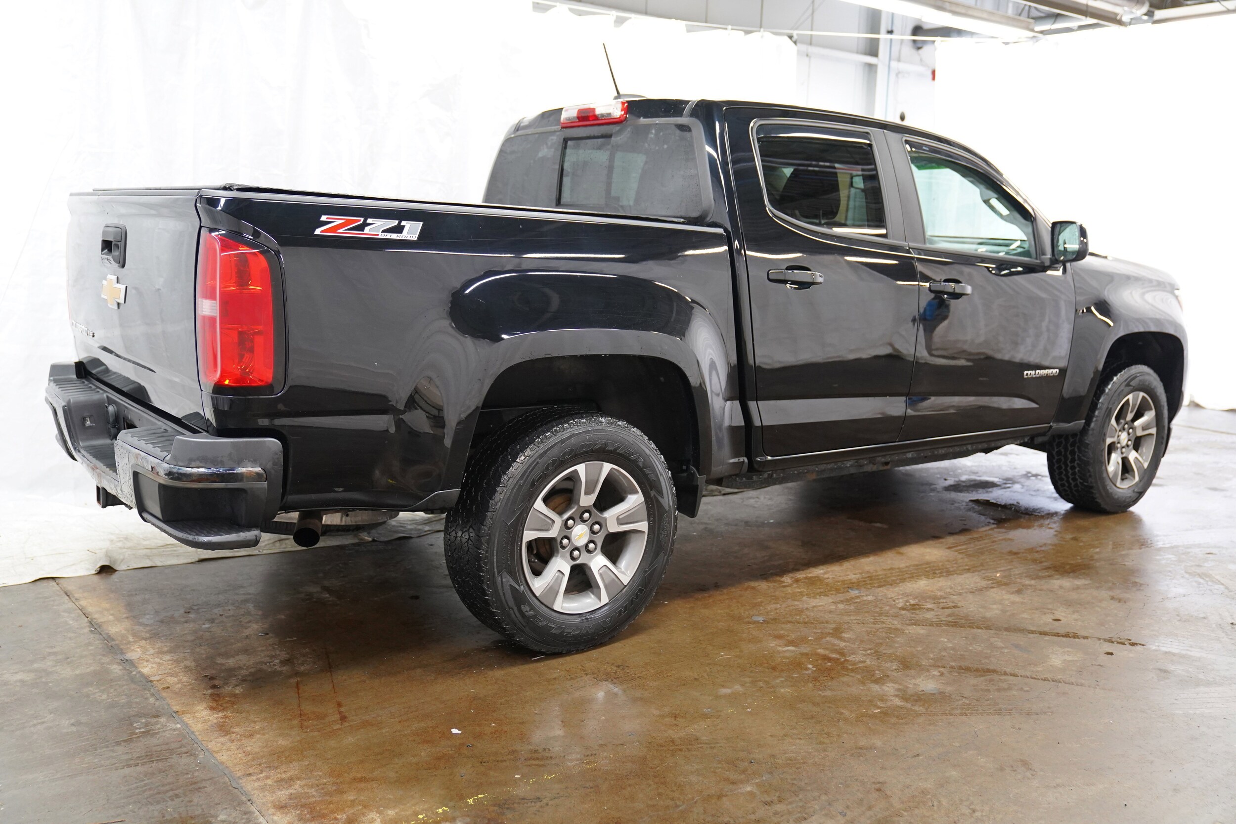 2017 Chevrolet Colorado Z71 photo 2