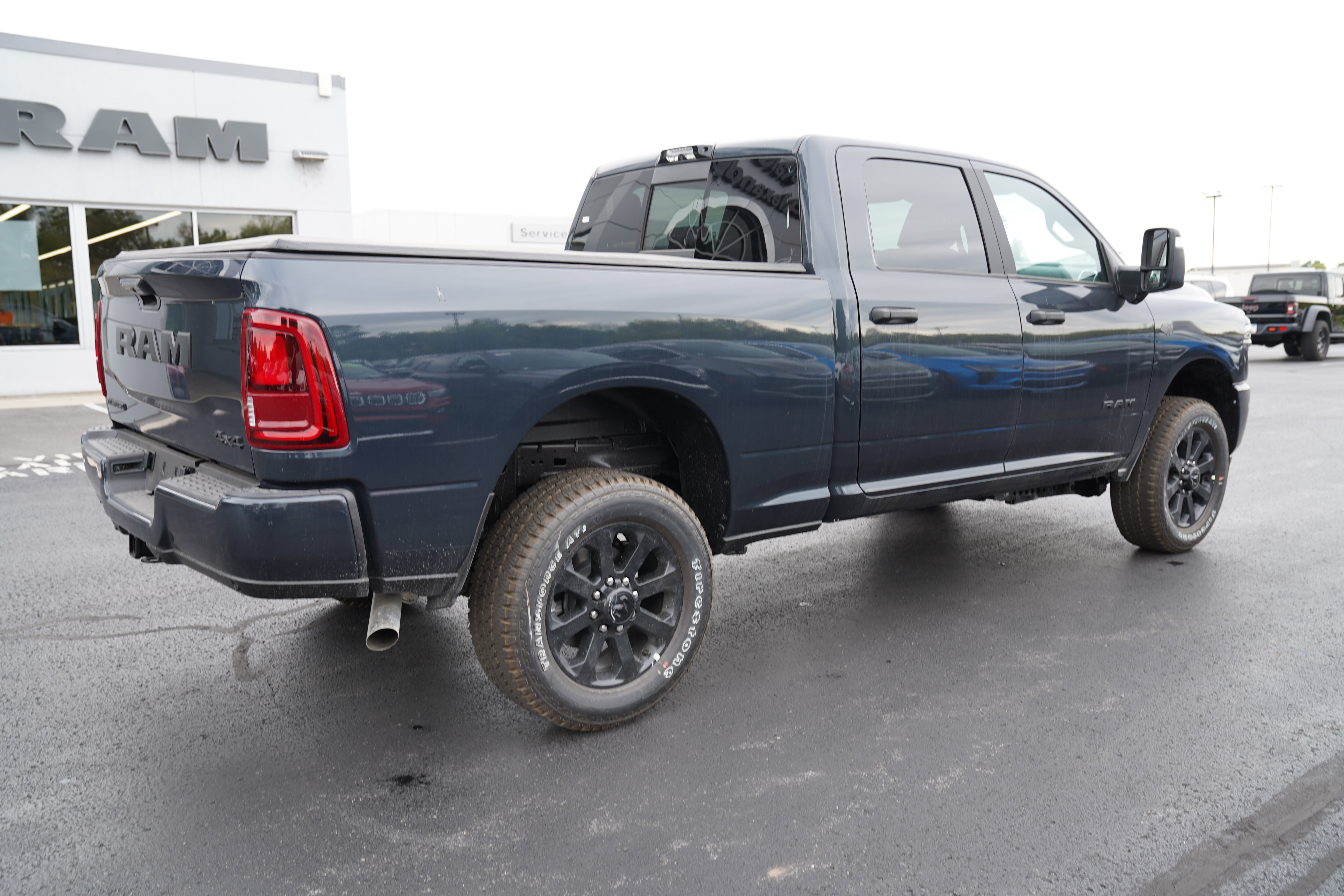 New 2027 Ram 2500 BIG HORN CREW CAB 4X4 Pickup