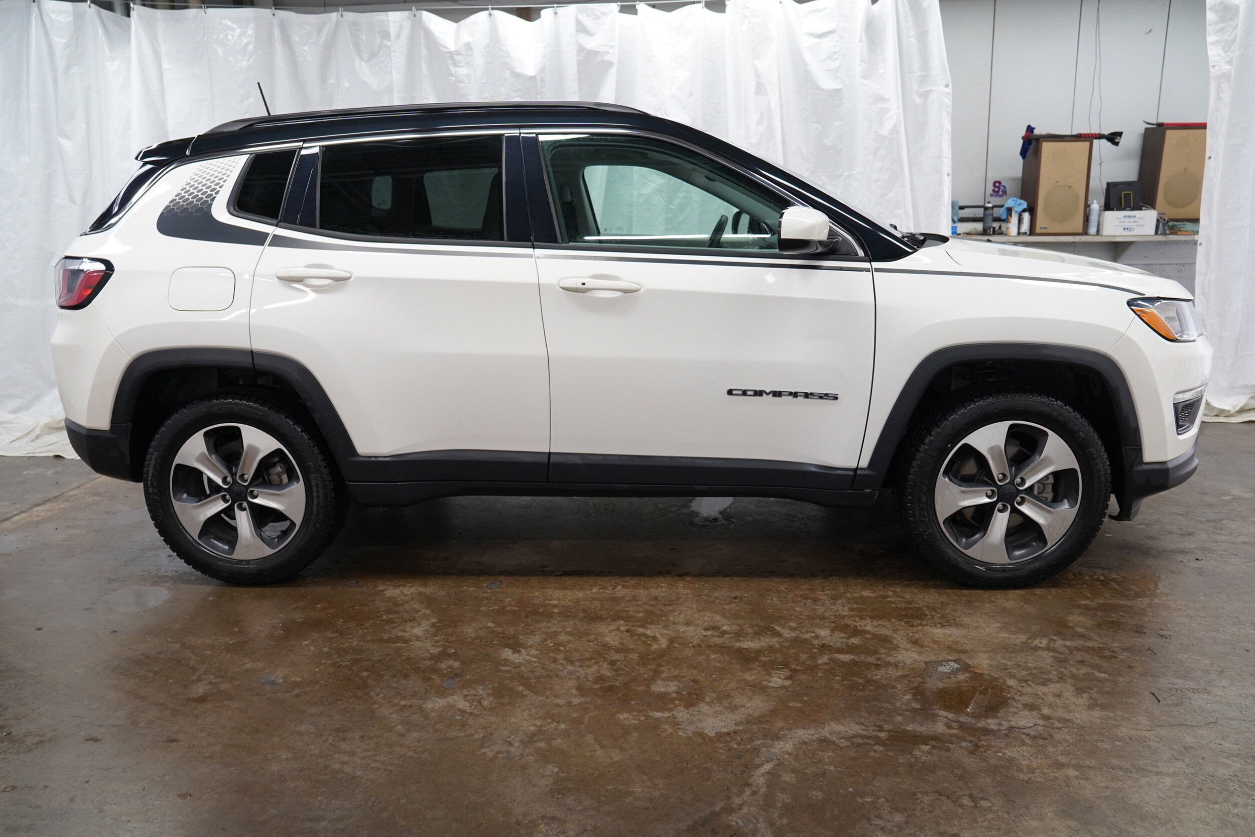 2018 Jeep Compass Latitude photo 2