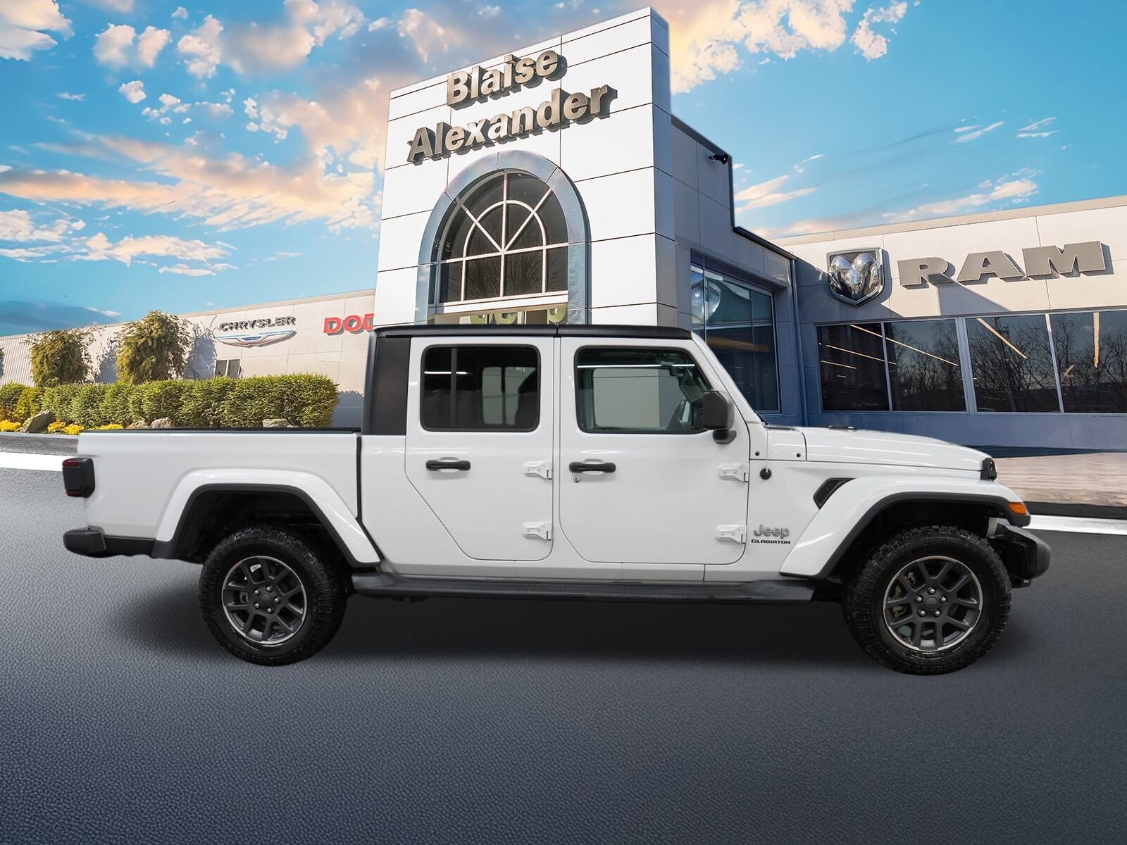 2020 Jeep Gladiator Overland photo 2