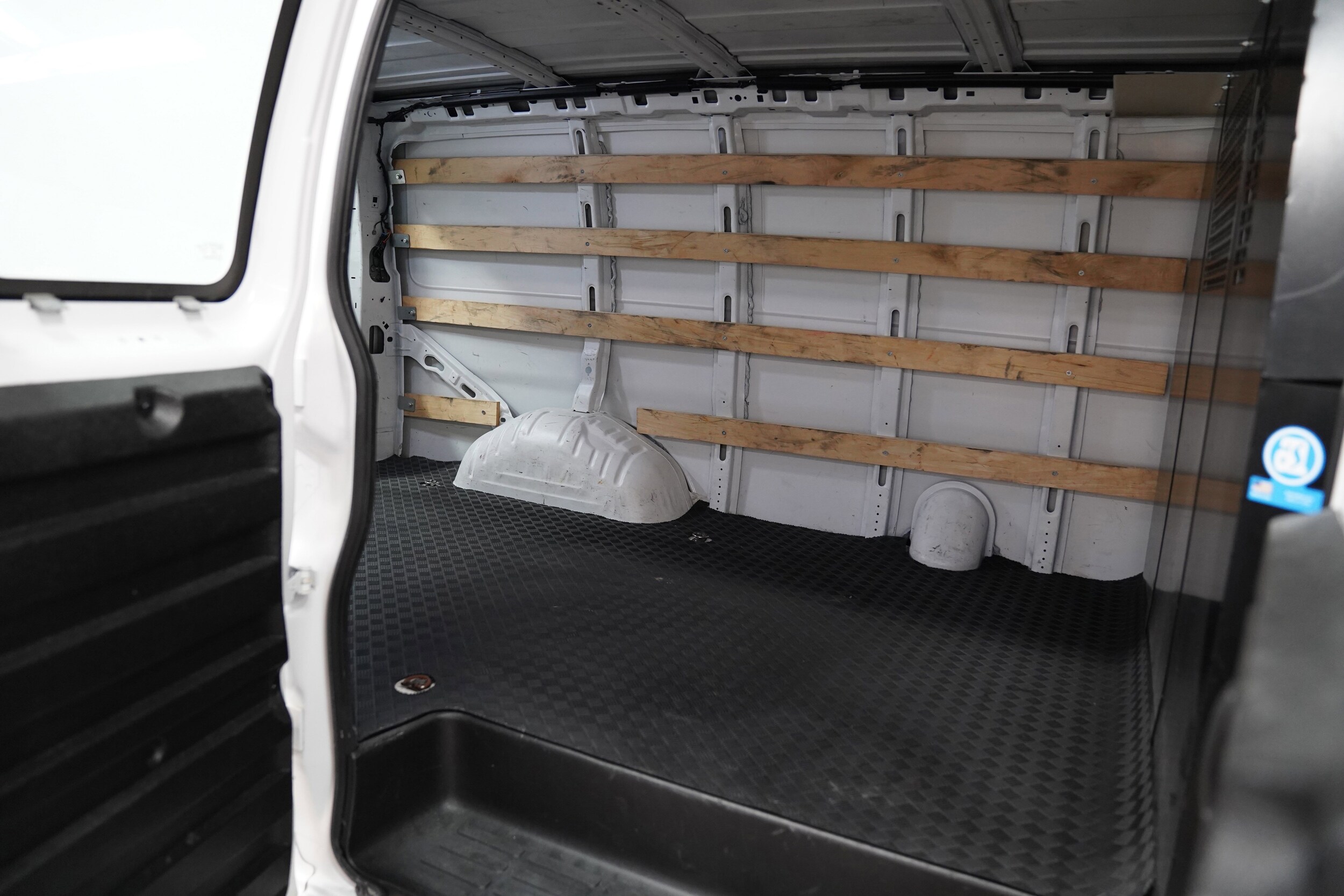 2023 Gmc Savana Cargo 2500 photo 3