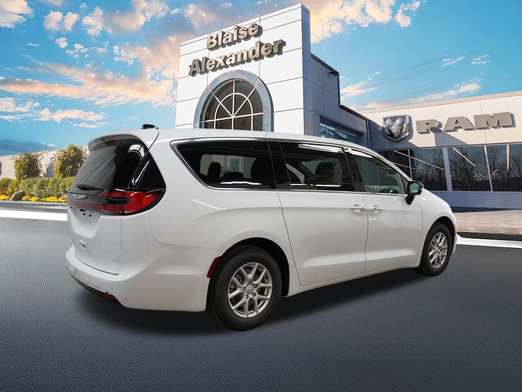 New 2026 Chrysler Pacifica SELECT Passenger Van
