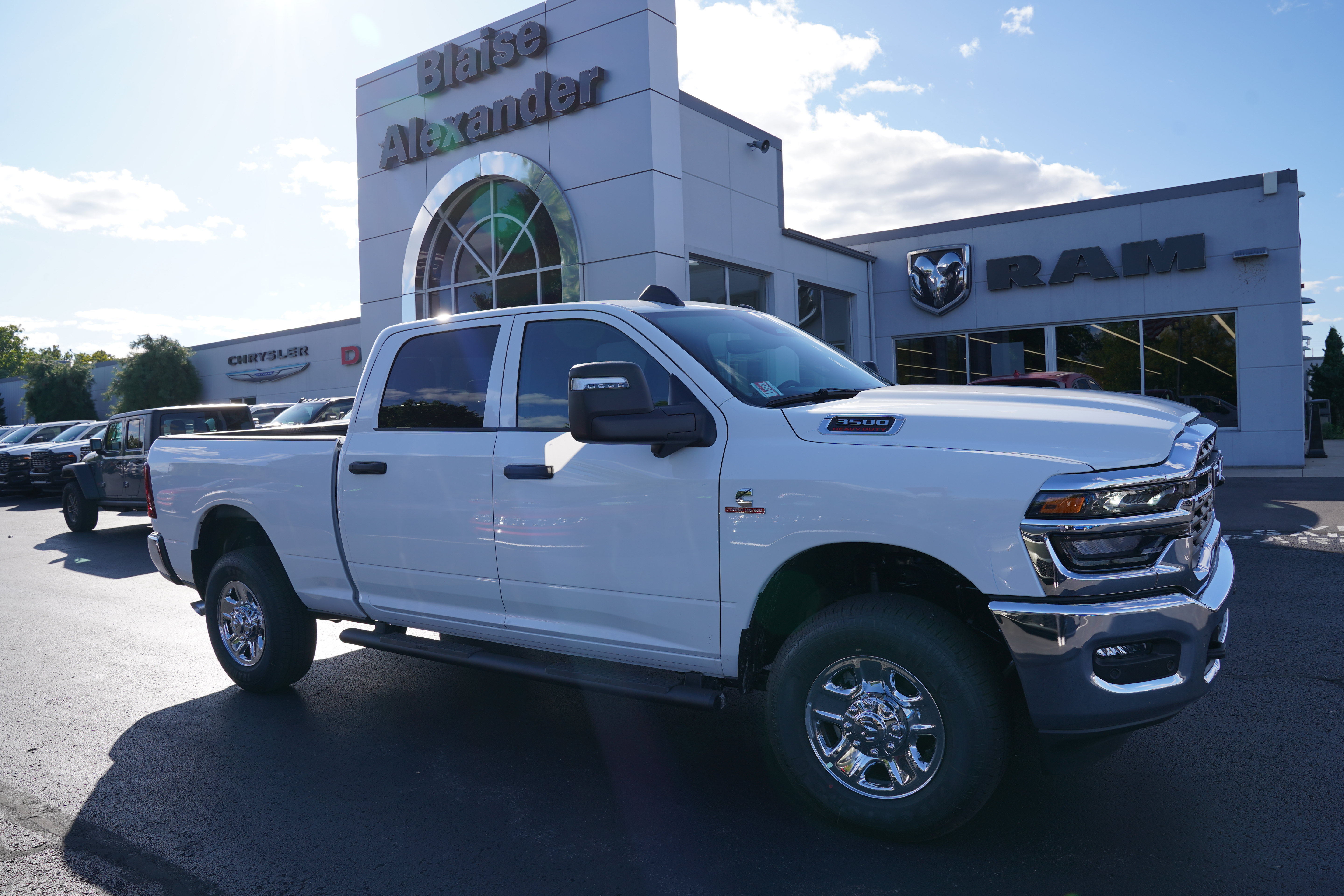 New 2027 Ram 3500 TRADESMAN CREW CAB 4X4 6'4 BOX Pickup