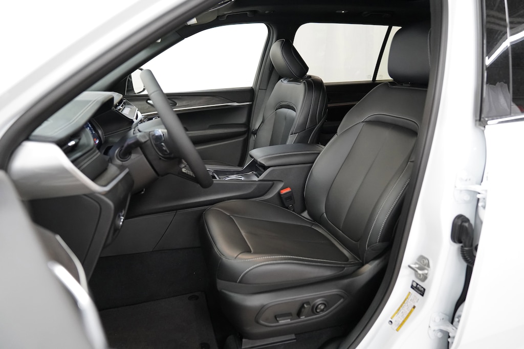 New 2026 Jeep Grand Cherokee L LIMITED 4X4 Sport Utility